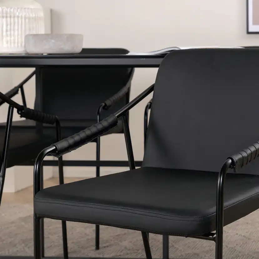 Matgrupp Venture Home Lund matbord och Tjärö matstol