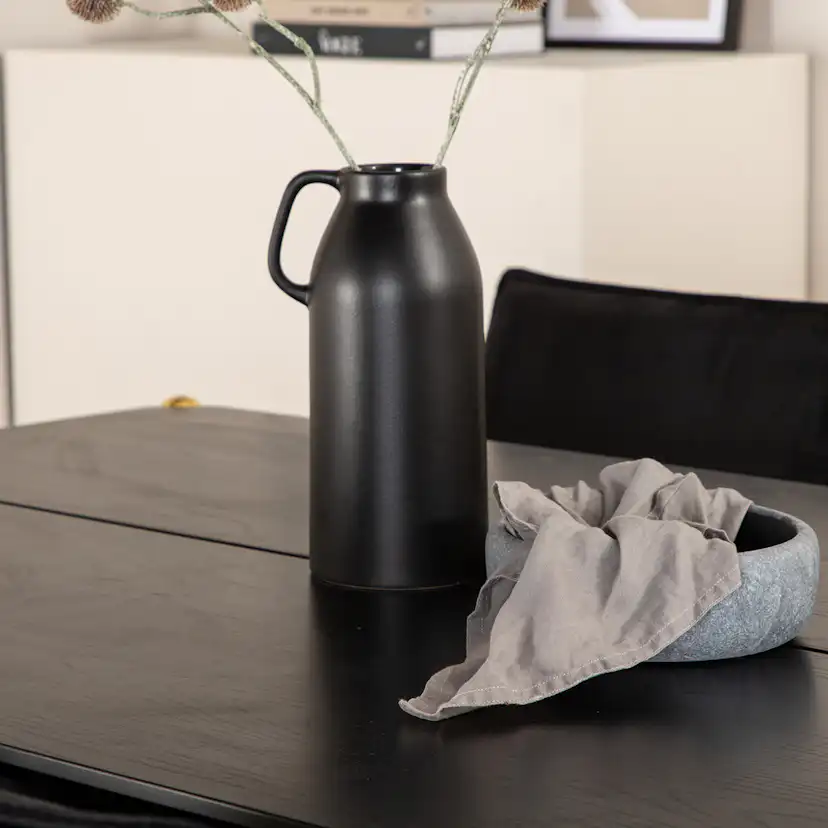 Matgrupp Venture Home Paris matbord och Annika matstol