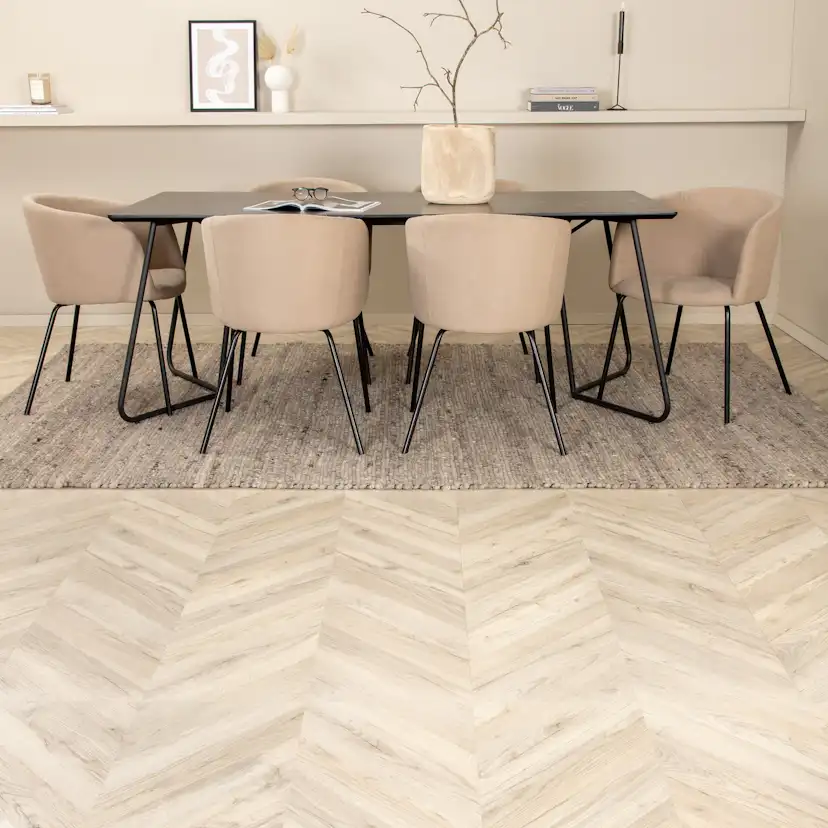 Matgrupp Venture Home Annika matbord och Bergen matstol