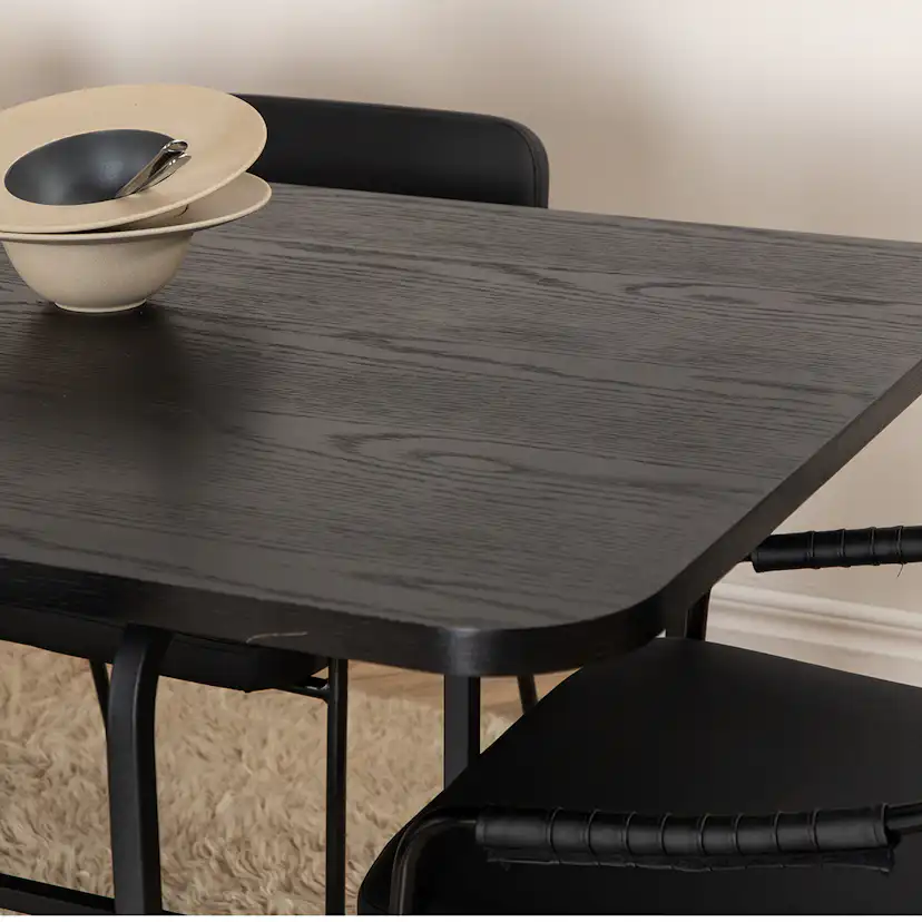 Matgrupp Venture Home Chicago matbord och Tjärö matstol Svart