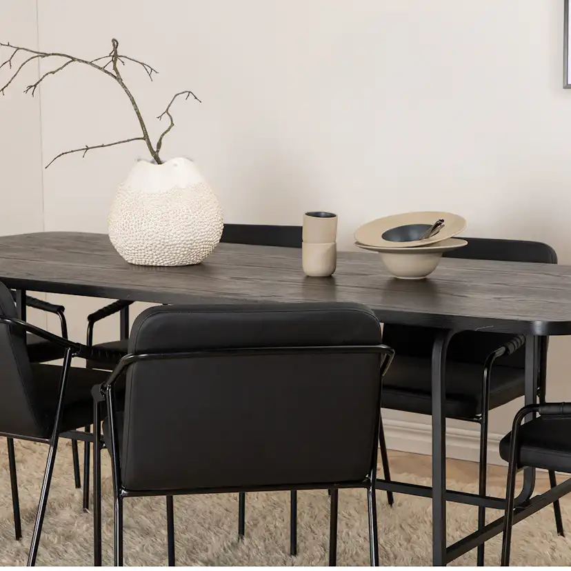 Matgrupp Venture Home Chicago matbord och Tjärö matstol Svart