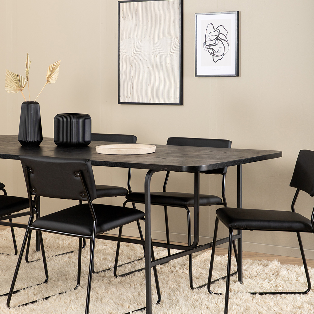 Matgrupp Venture Home Chicago matbord och Kungshamn matstol Svart