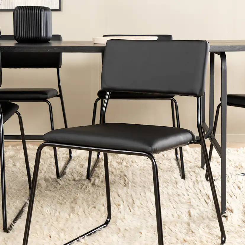 Matgrupp Venture Home Chicago matbord och Kungshamn matstol Svart