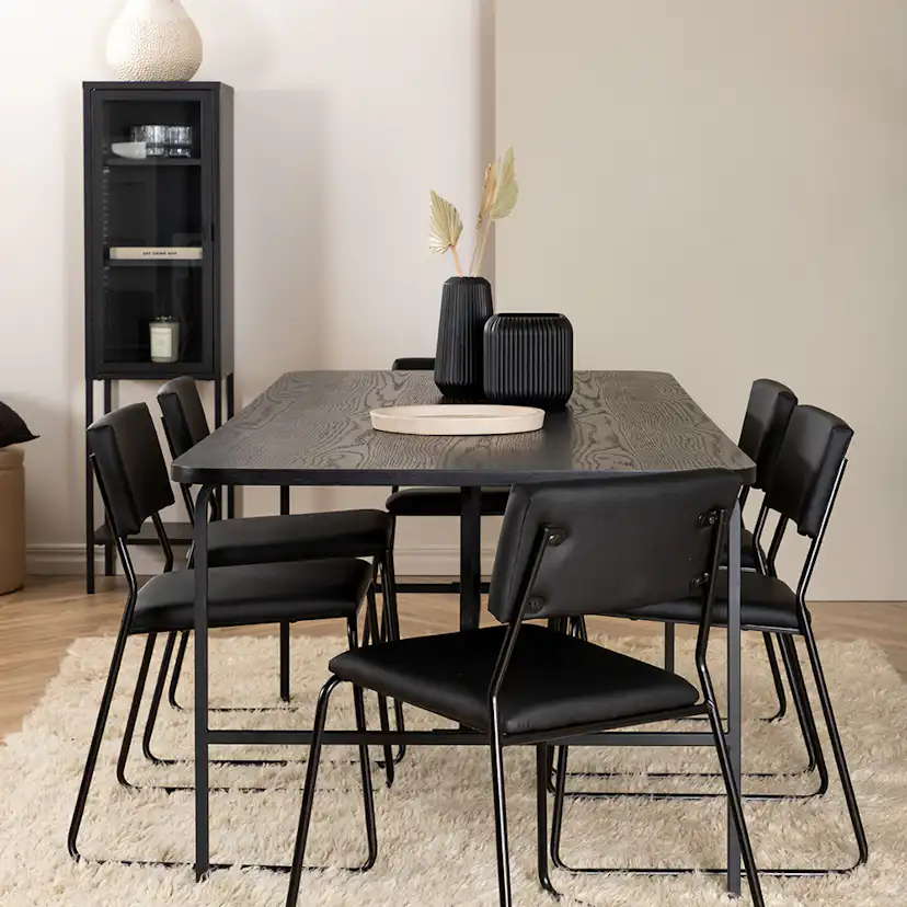 Matgrupp Venture Home Chicago matbord och Kungshamn matstol Svart