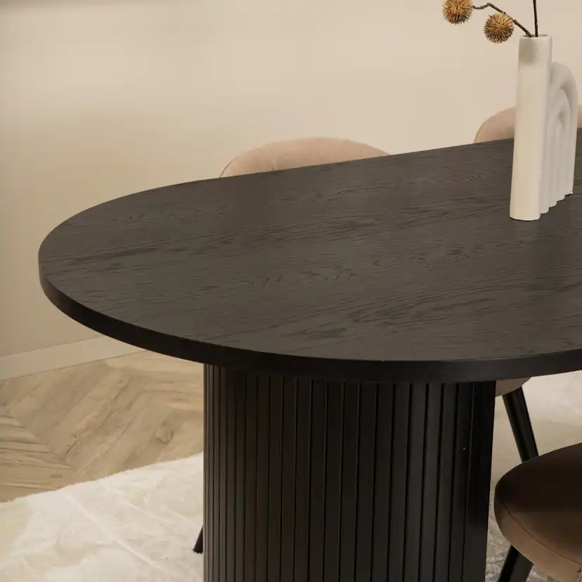 Matgrupp Venture Home Bianca med 4 Valentina Svart Stitcthes Stolar