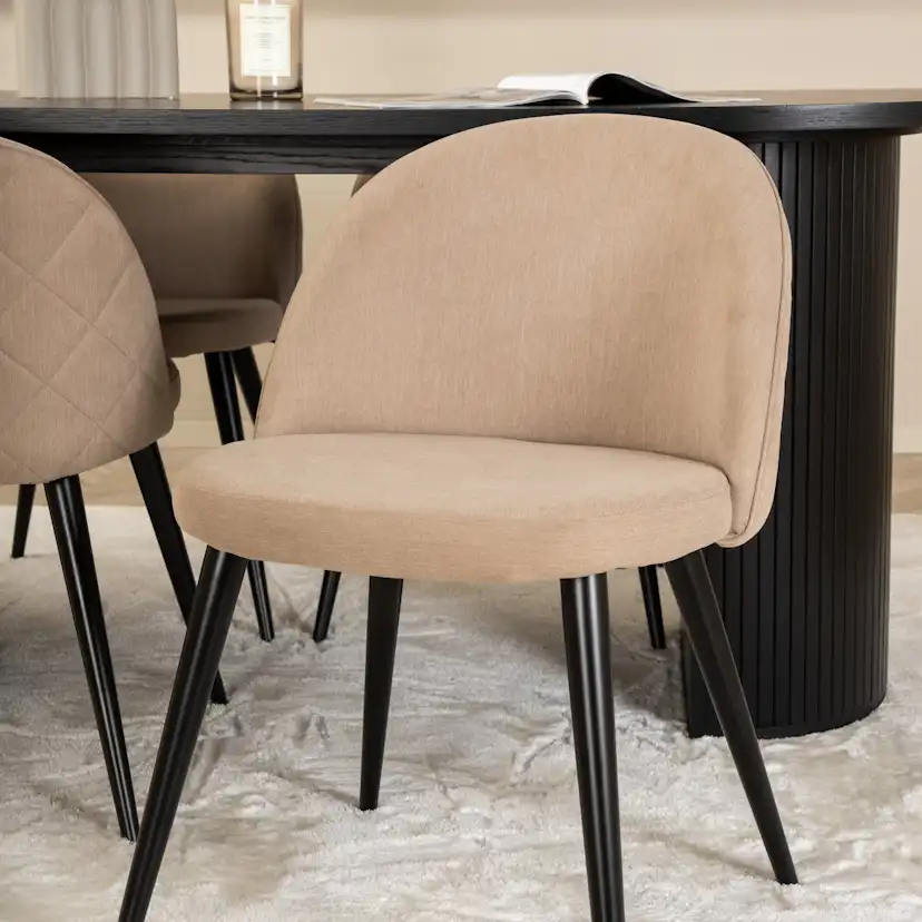 Matgrupp Venture Home Bianca med 4 Valentina Svart Stitcthes Stolar