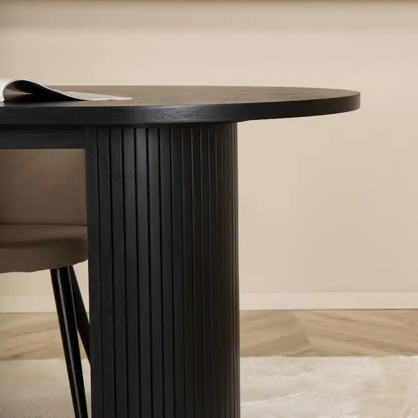 Matgrupp Venture Home Bianca med 4 Valentina Svart Stitcthes Stolar