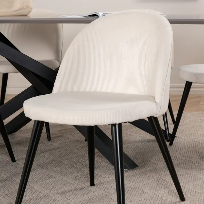 Matgrupp Venture Home med Piata Matbord och 6 Valentina Matstolar