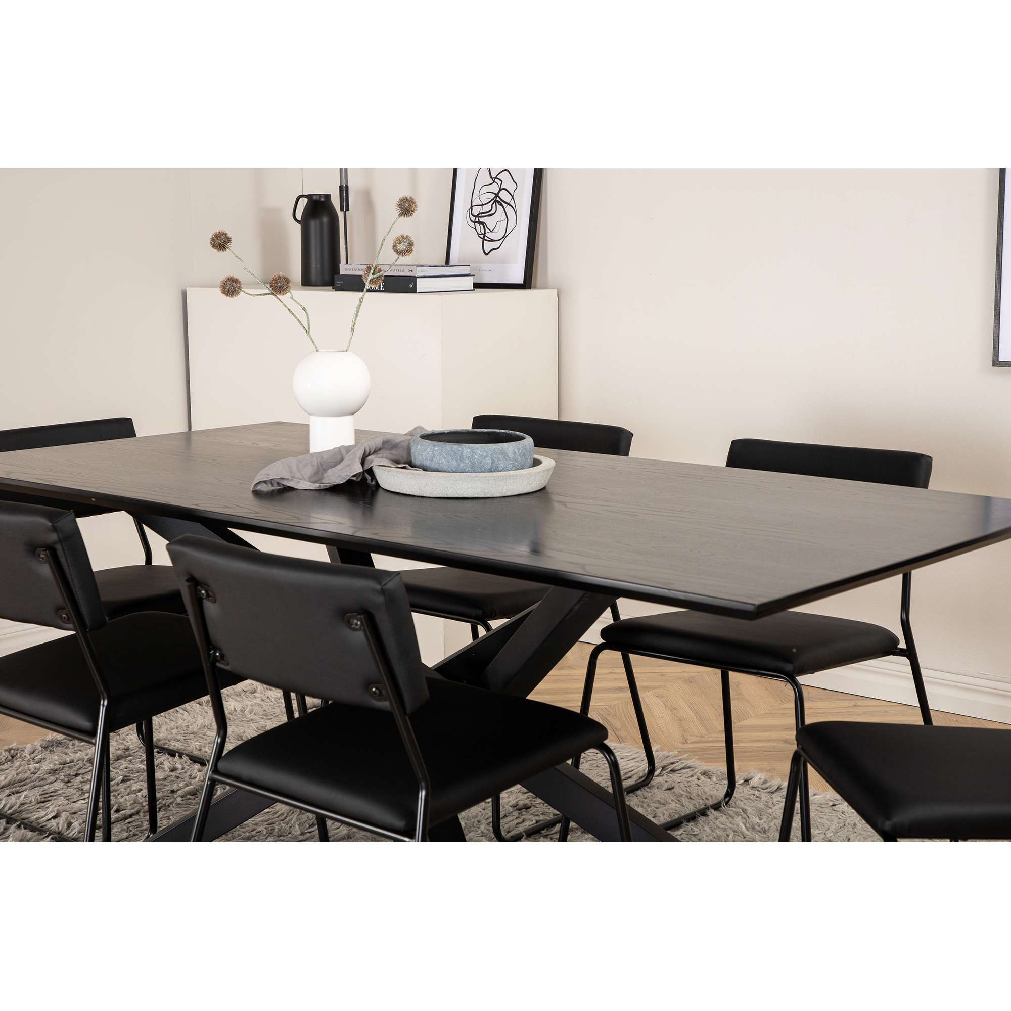 Matgrupp Venture Home med Piata Matbord och 6 Kungshamn Matstolar i Konstläder