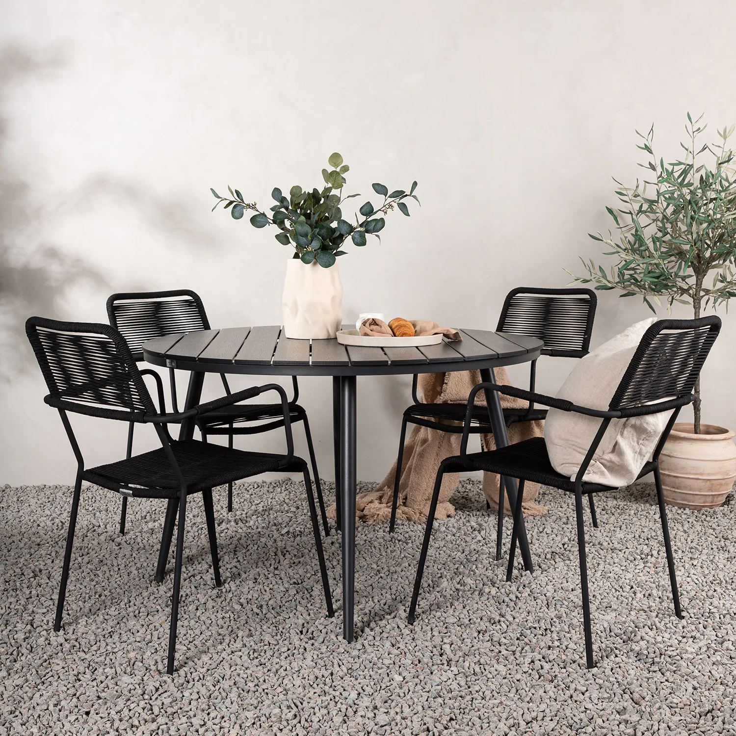 Matgrupp Utomhus Venture Home Break Ø120 med 4 Lindos KarmTrädgårdsstolar