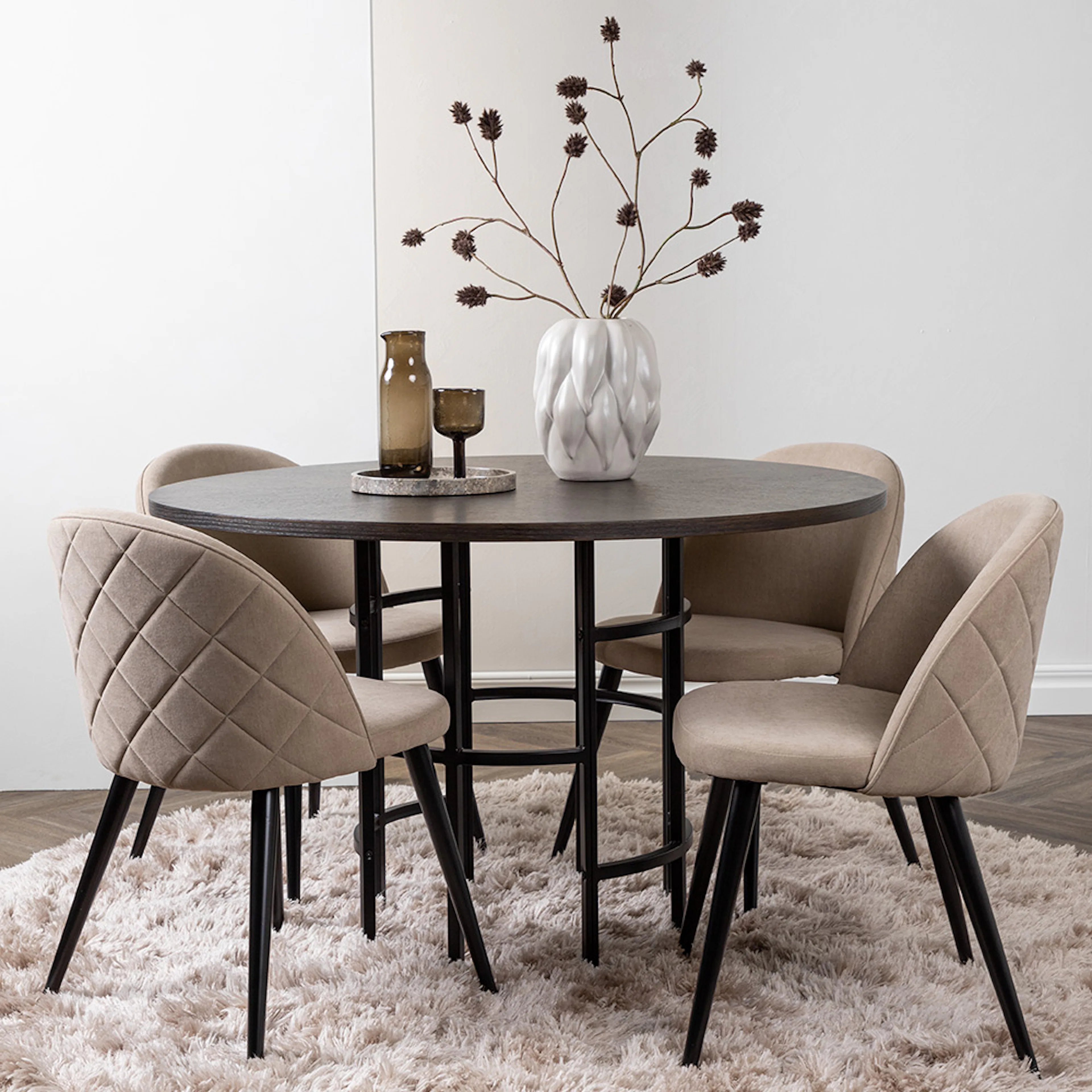 Matgrupp Venture Home Copenhagen med 4 Velvet Stitches Stolar