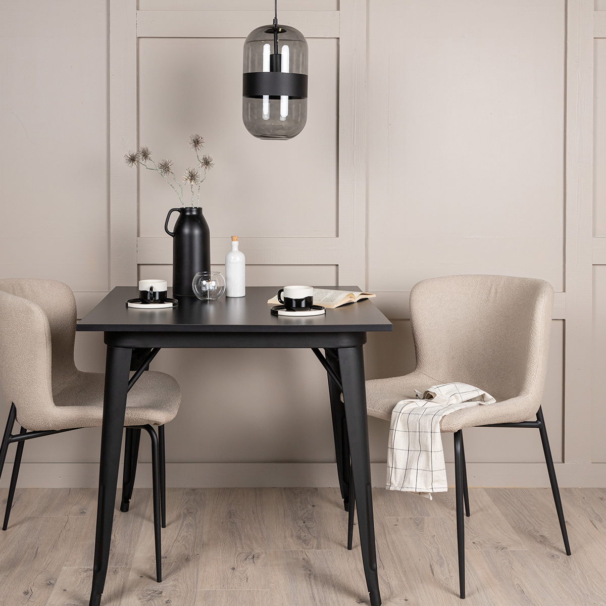 Matgrupp Venture Home Tempe med 2 Modesto Stolar