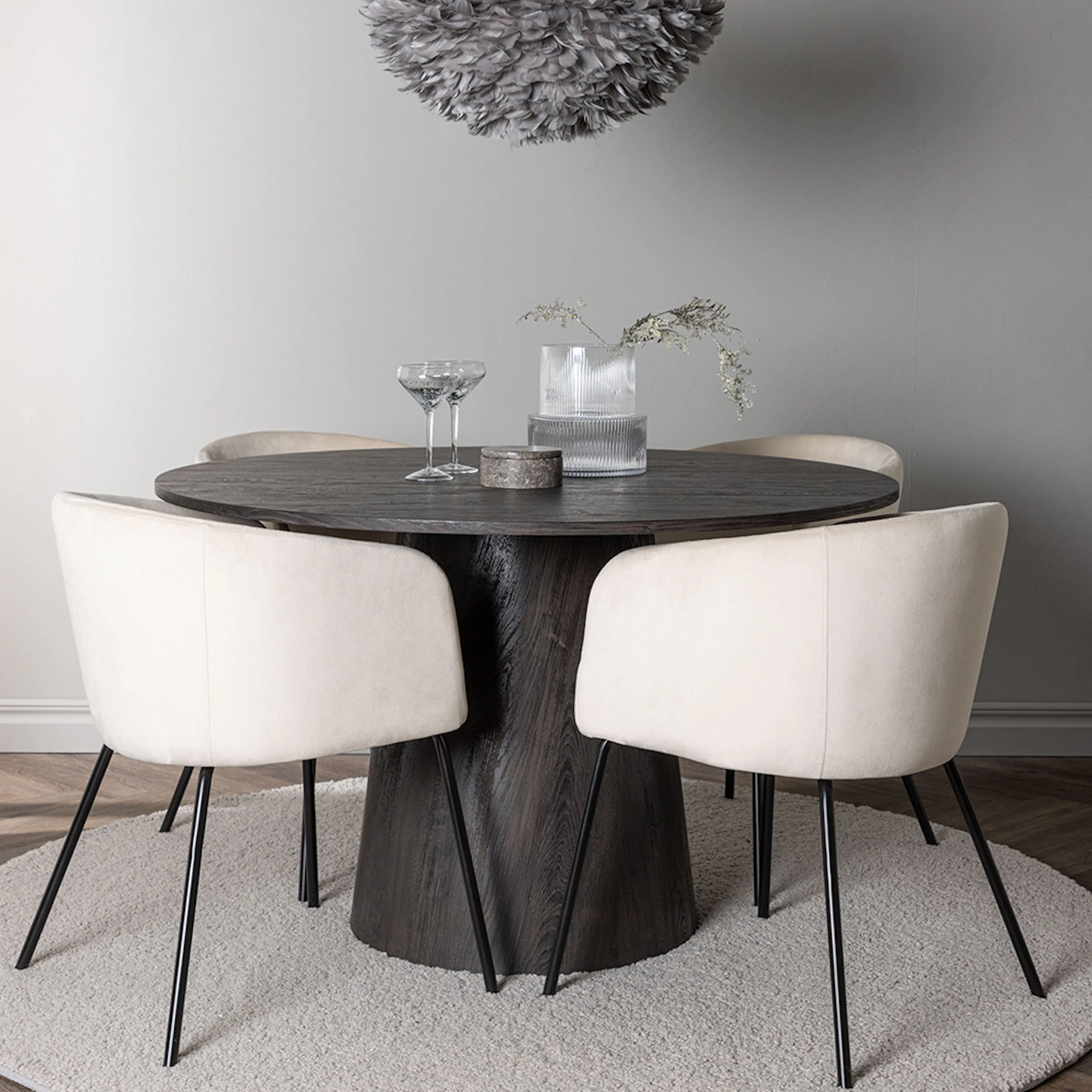 Matgrupp Venture Home Lanzo Ø120 cm med 4 st Berit stolar