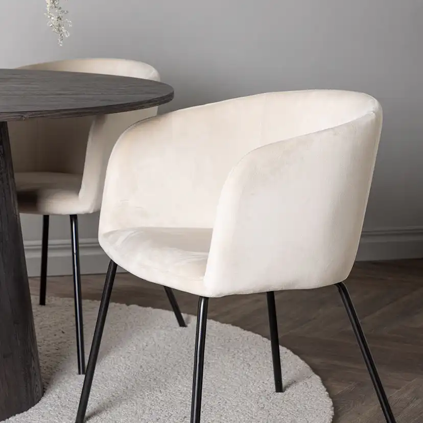 Matgrupp Venture Home Lanzo Ø120 cm med 4 st Berit stolar