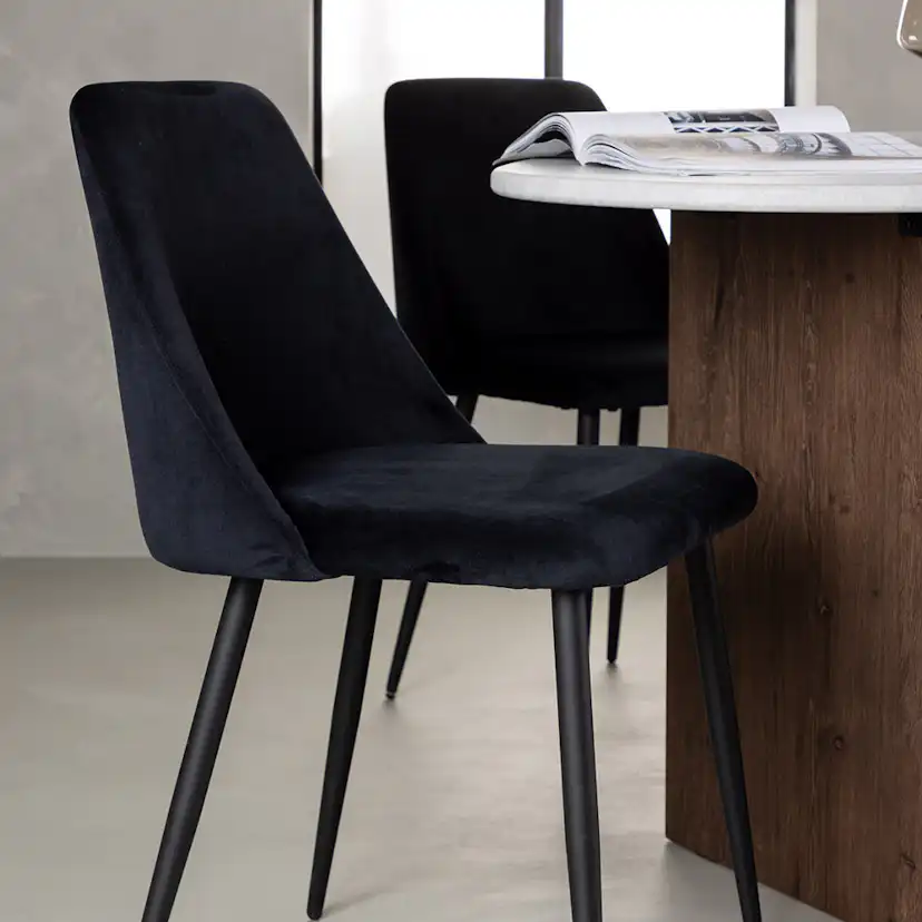 Matgrupp Venture Home Grönvik med 4 Night Stolar