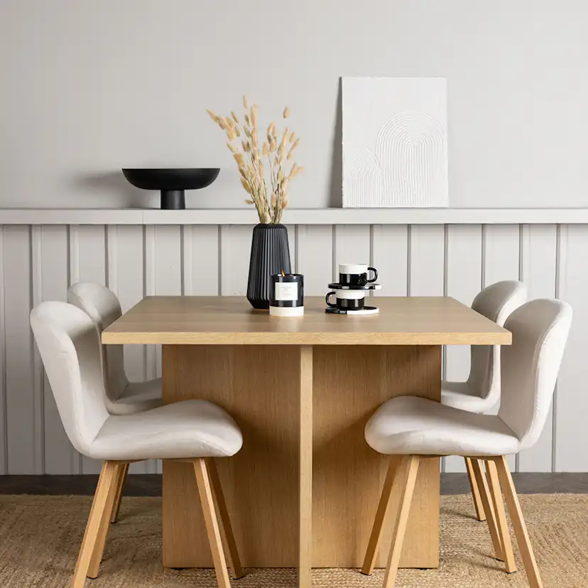 Matgrupp Venture Home Leo med 4 Lilja Stolar