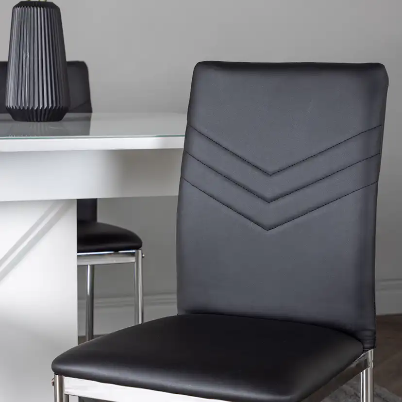 Matgrupp Venture Home Pluto med 4 Lily Stolar