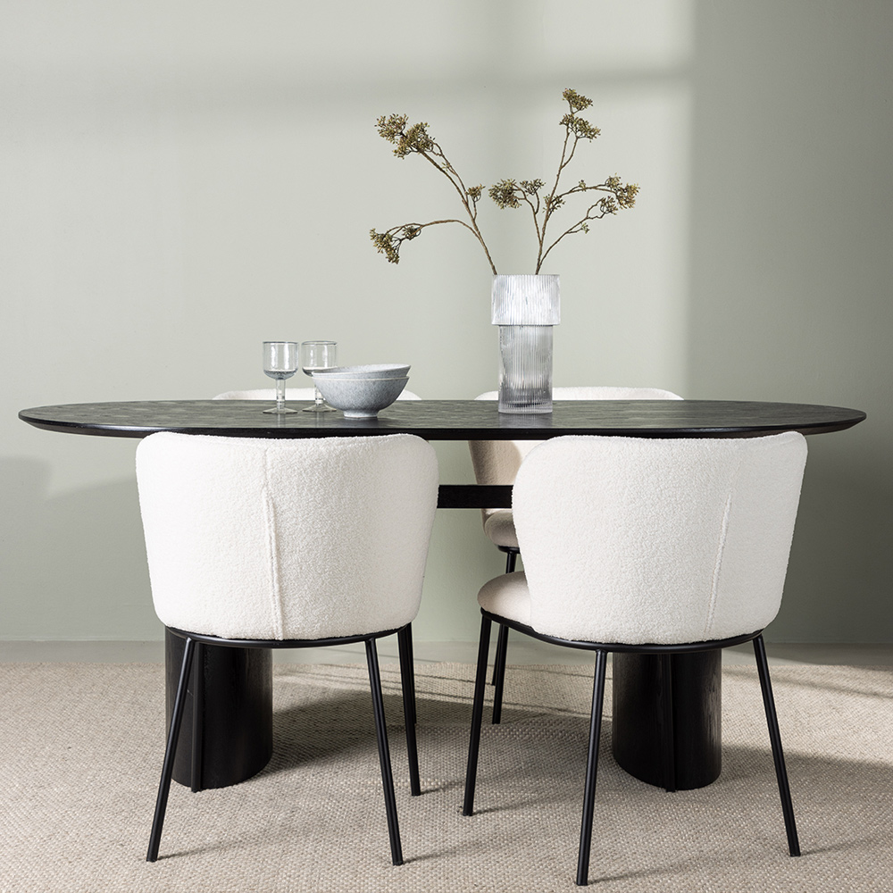 Matgrupp Venture Home Isolde Ovalt Matbord 180 cm & 4 Edina Stolar i Vit Boucle