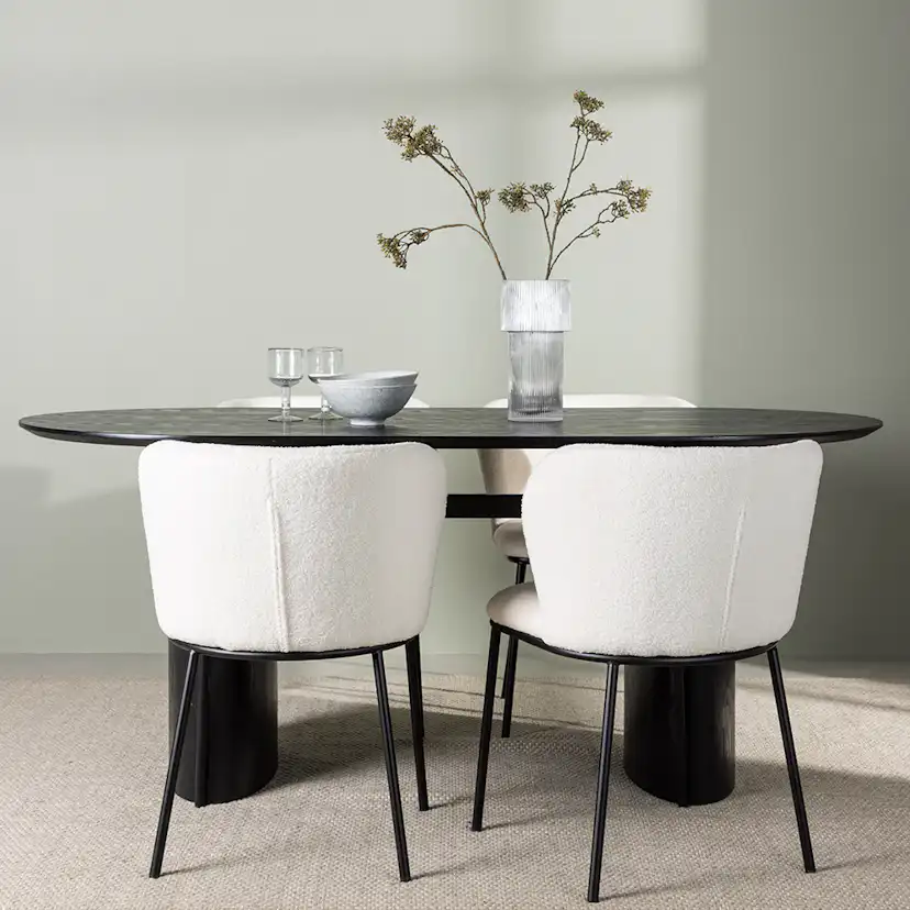 Matgrupp Venture Home Isolde Ovalt Matbord 180 cm & 4 Edina Stolar i Vit Boucle