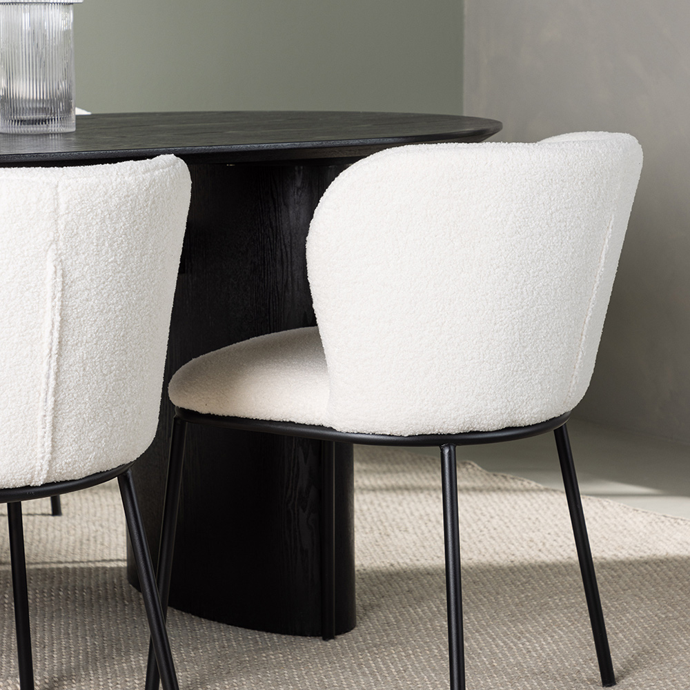 Matgrupp Venture Home Isolde Ovalt Matbord 180 cm & 4 Edina Stolar i Vit Boucle