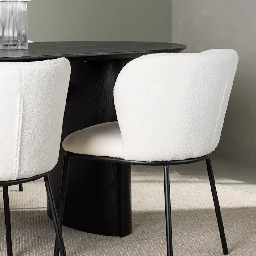 Matgrupp Venture Home Isolde Ovalt Matbord 180 cm & 4 Edina Stolar i Vit Boucle