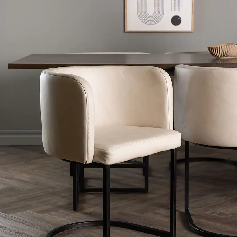 Matgrupp Venture Home Ystad med 6 st Simrishman stolar