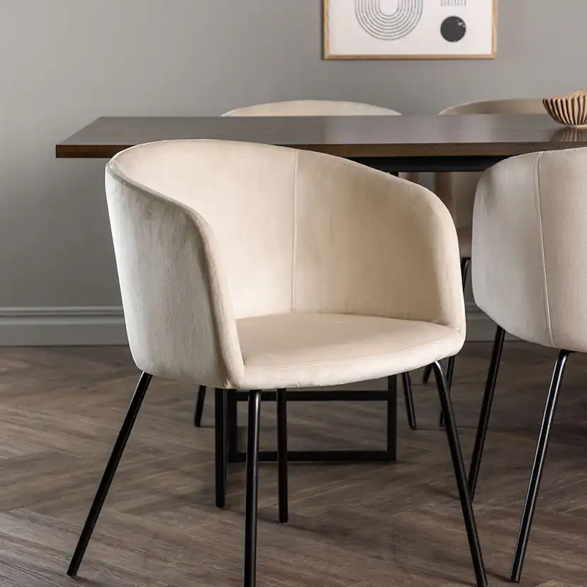 Matgrupp Venture Home Ystad med 6 st Berit stolar