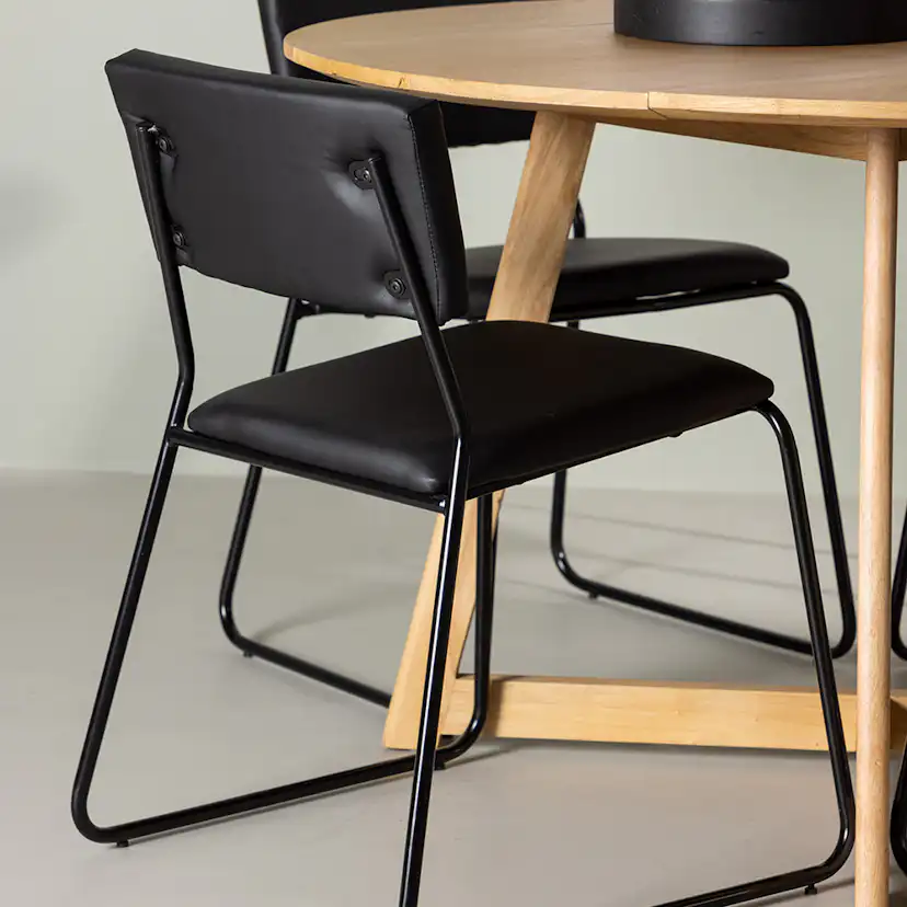 Matgrupp Venture Home Yakidon Ø120 cm med 4 st Kenth stolar