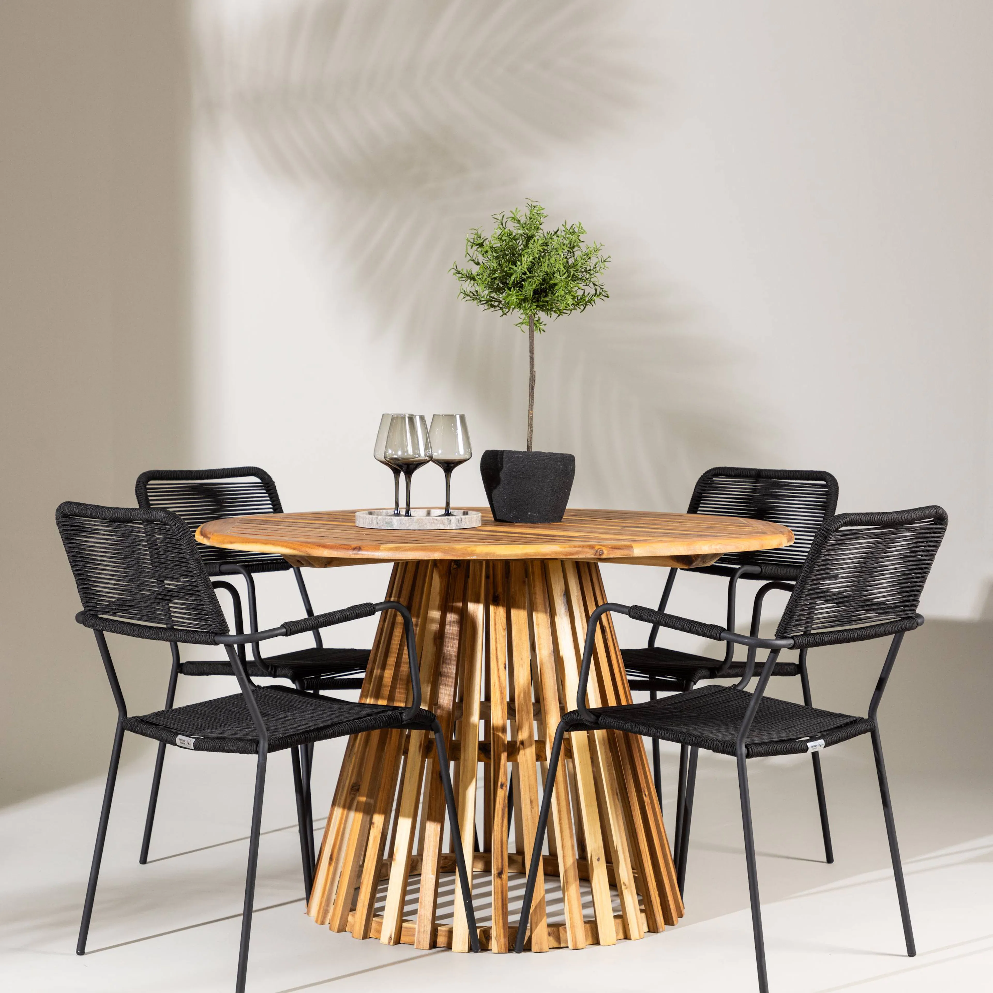 Trädgårdsgrupp Venture Home Lumpur med 4 Lindos Trädgårdsstolar