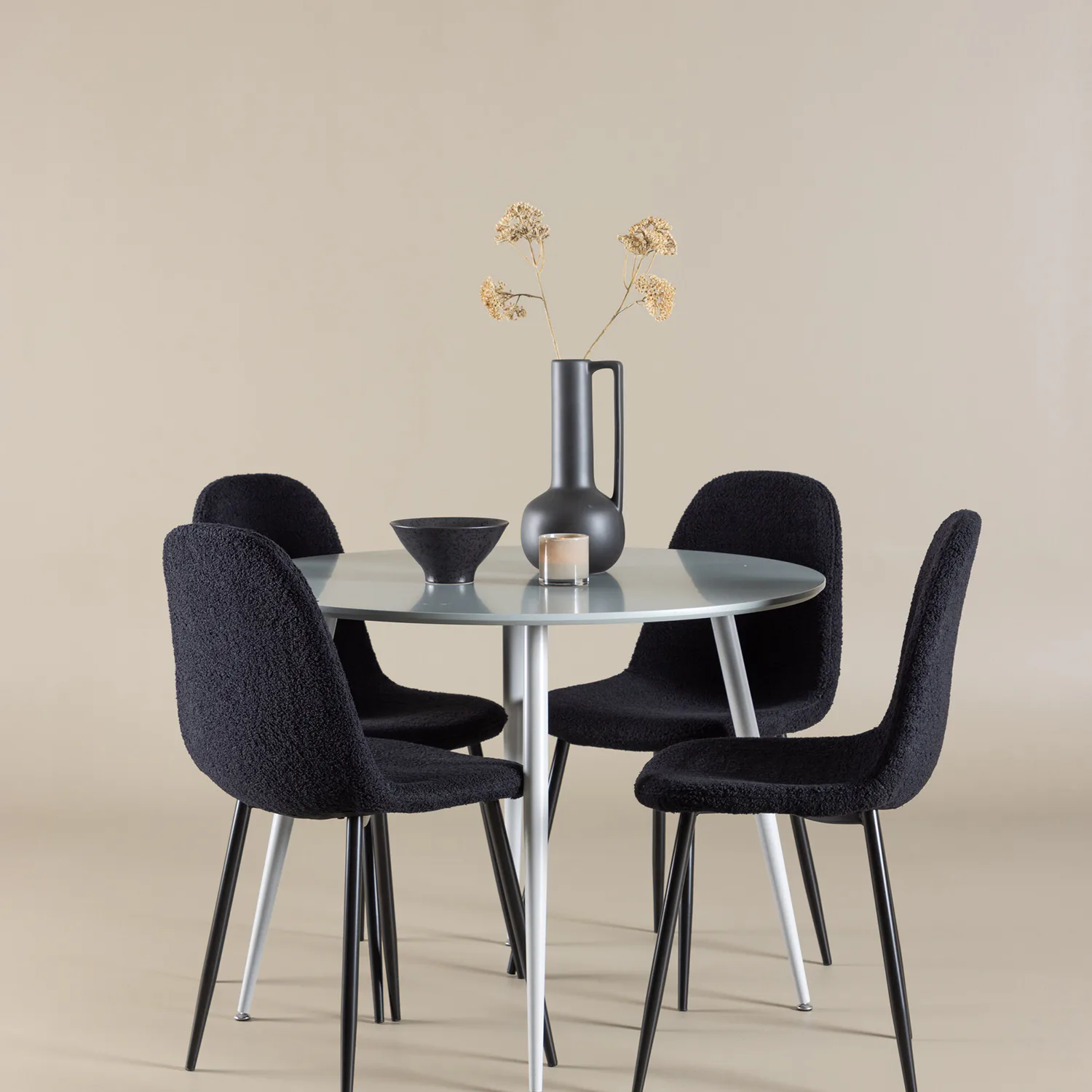 Matgrupp Venture Home Plaza Ø100 med 4 st Polar Stolar Teddy