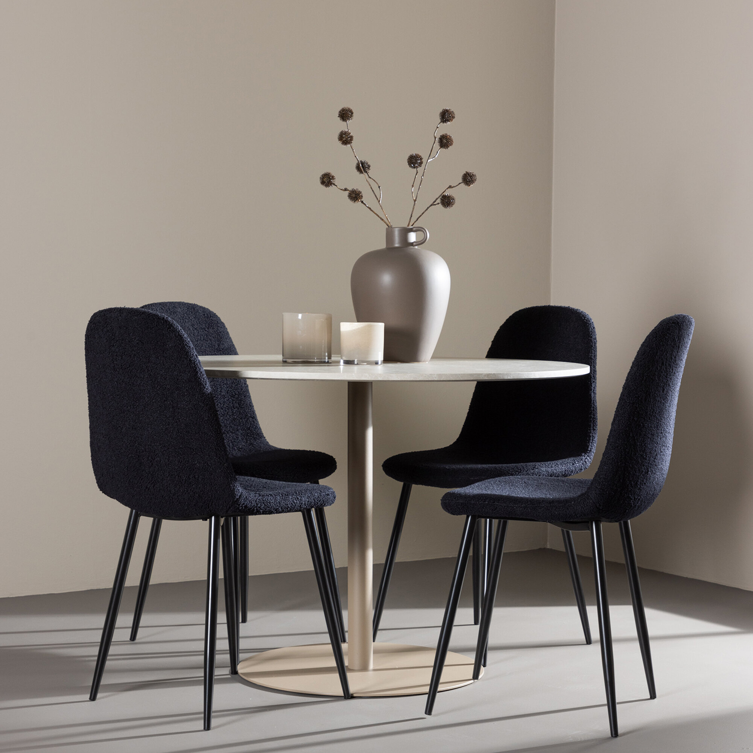 Matgrupp Venture Home Lycke Ø110 med 4 st Polar Stolar Teddy