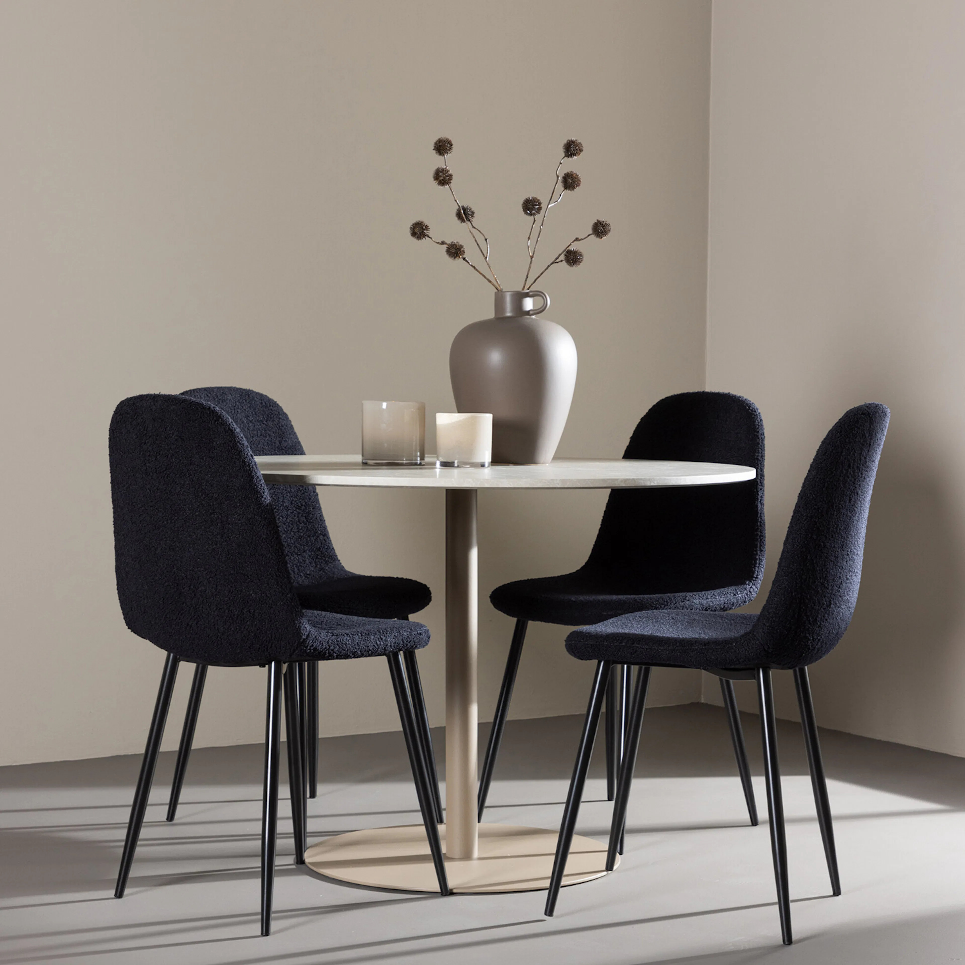 Matgrupp Venture Home Lycke Ø110 med 4 st Polar Stolar Teddy