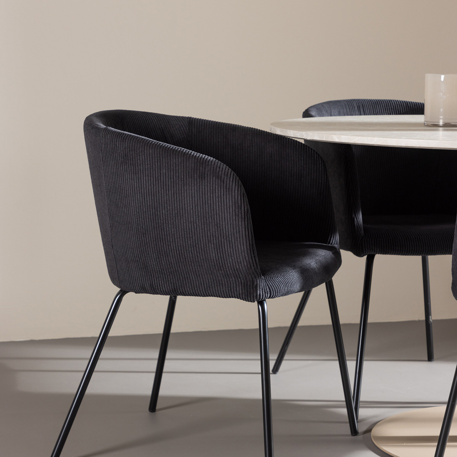 Matgrupp Venture Home Lycke Ø110 med 4 st Berit Stolar