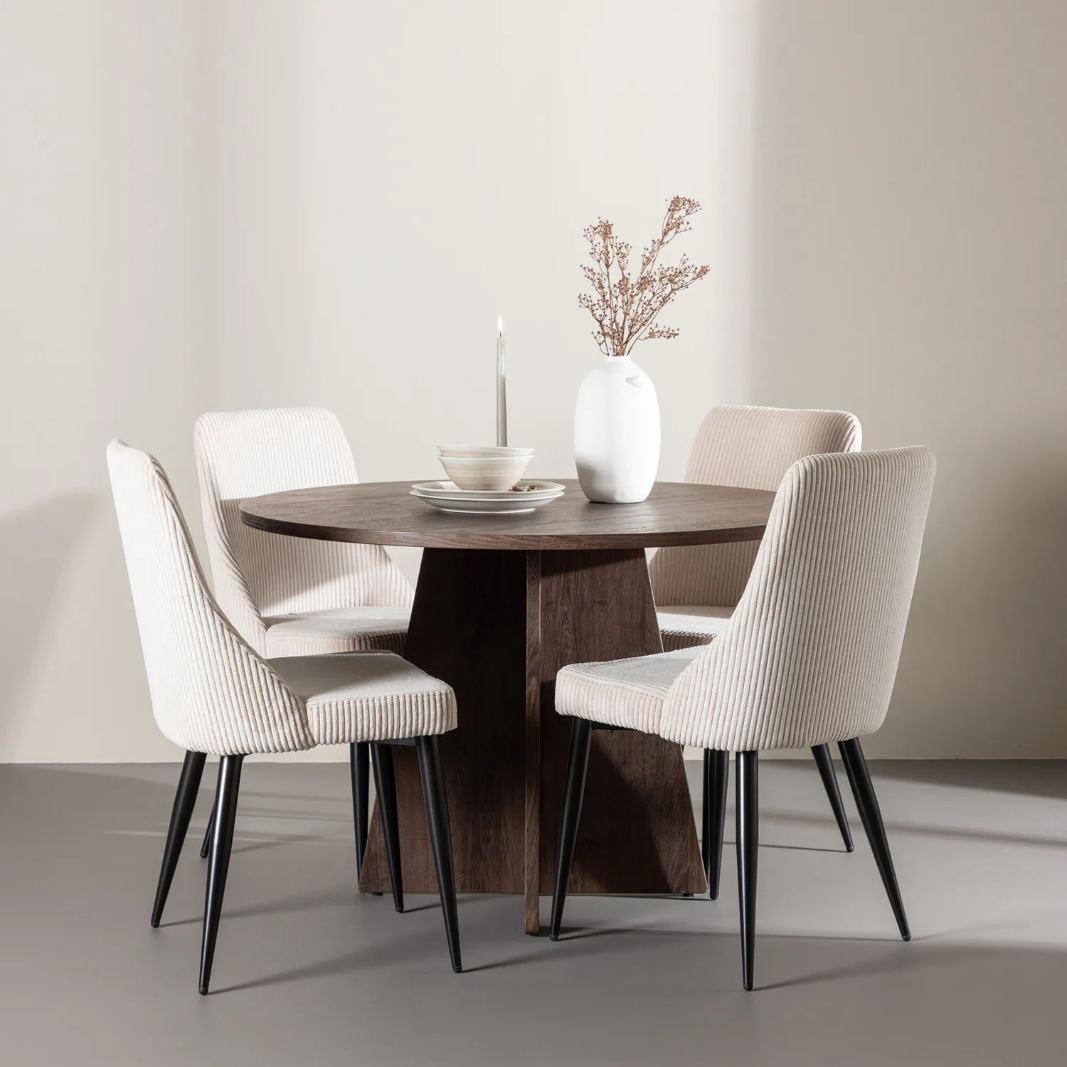 Matgrupp Venture Home Bootcut Ø110 med 4 st Leone Stolar