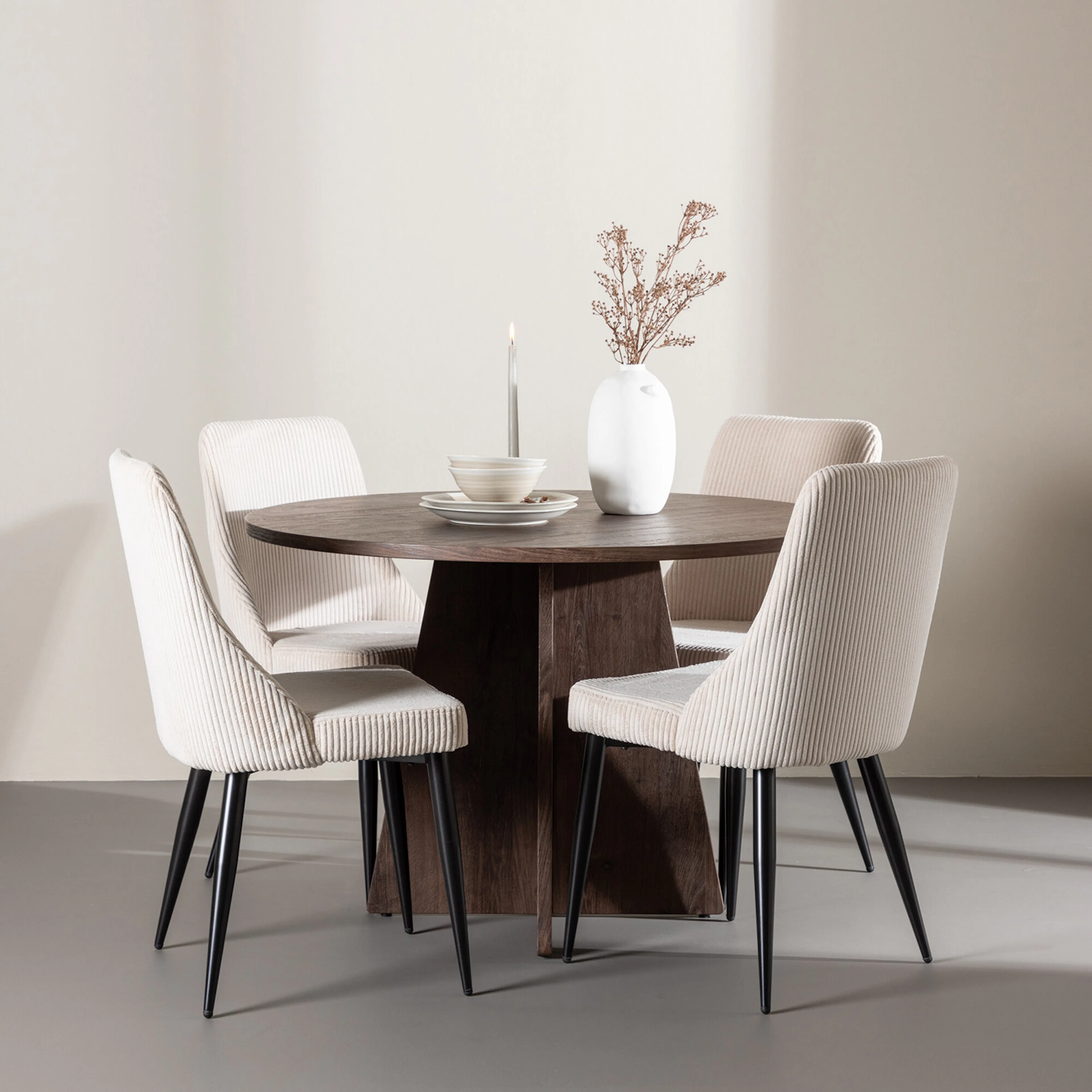 Matgrupp Venture Home Bootcut Ø110 med 4 st Leone Stolar