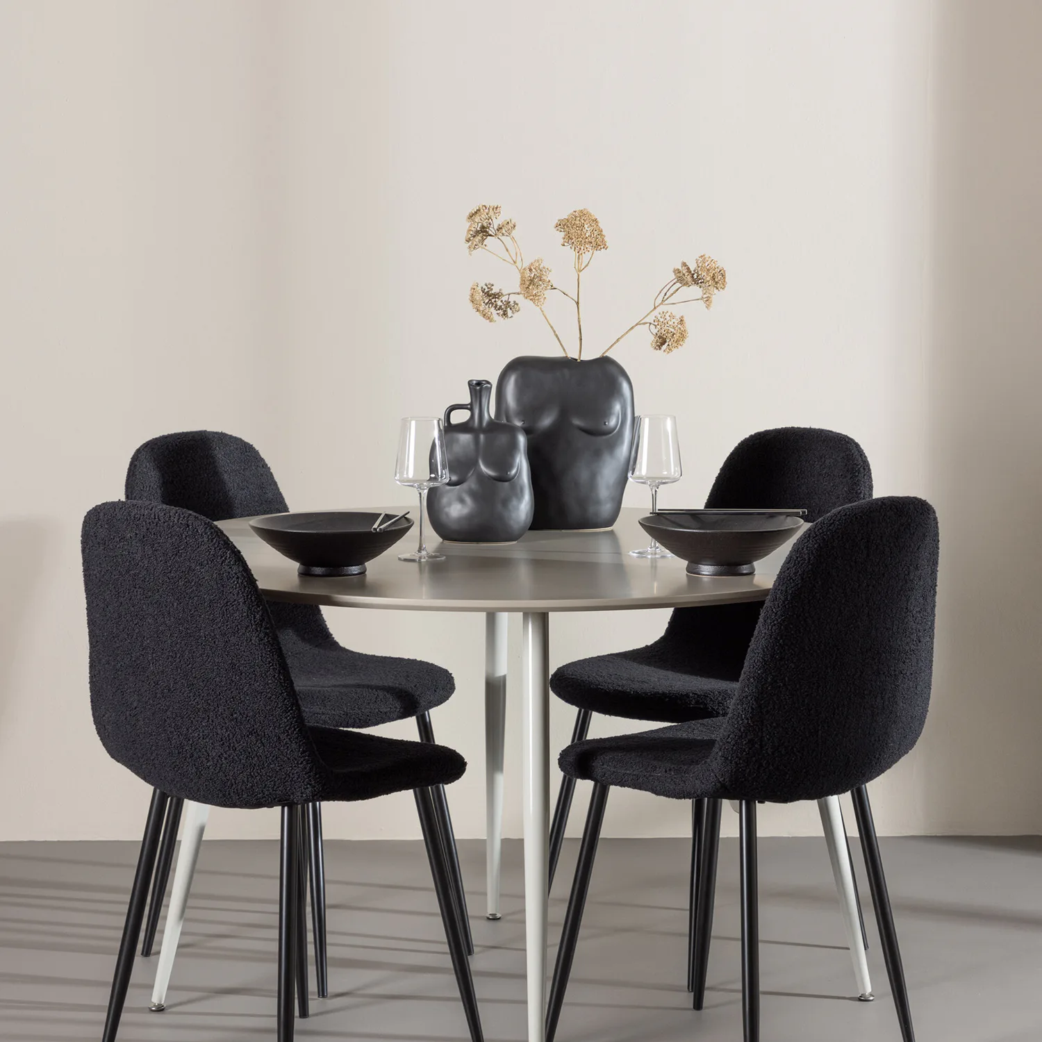 Matgrupp Venture Home Plaza Ø120 med 4 st Polar Stolar Teddy