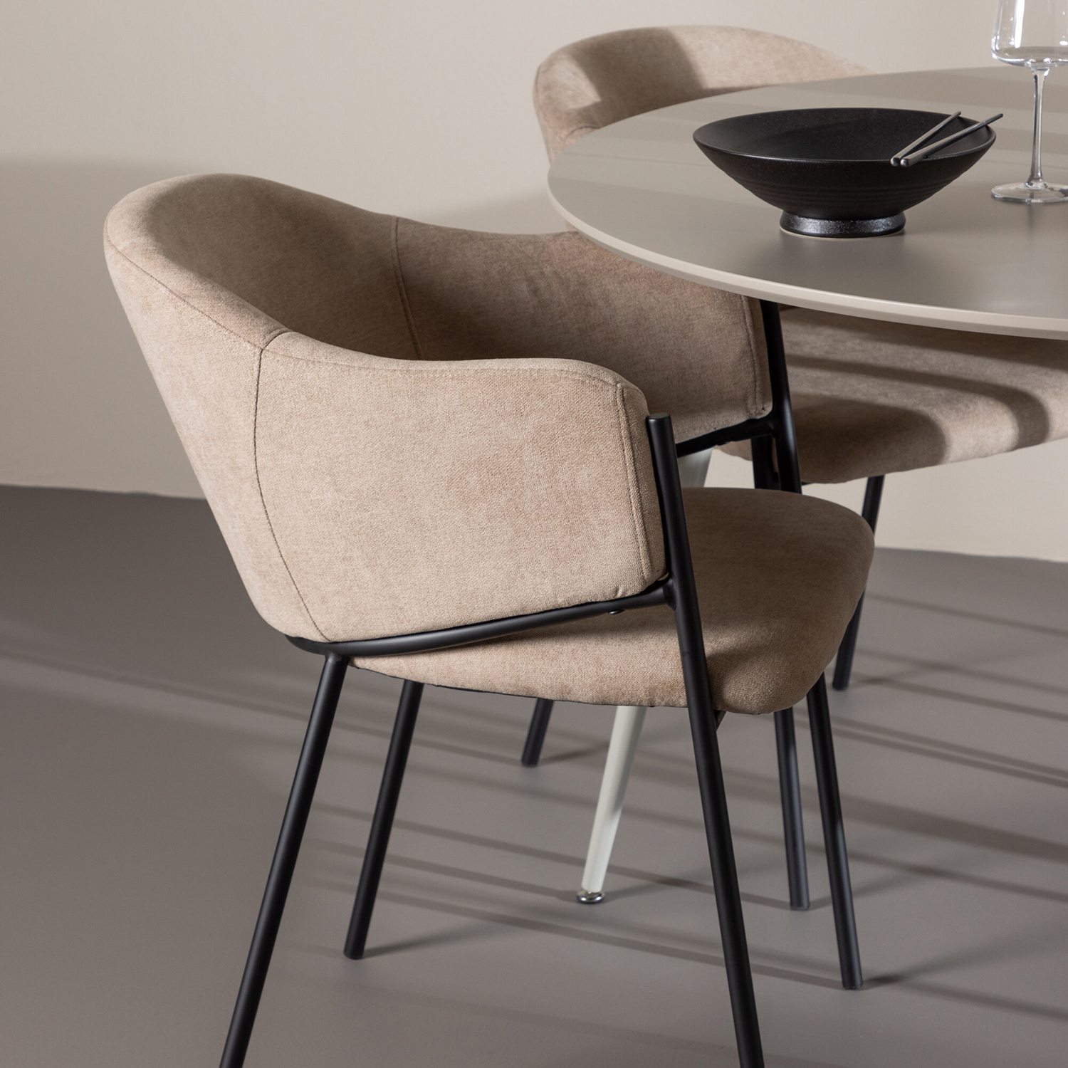 Matgrupp Venture Home Plaza Ø120 med 4 st Evelina Stolar