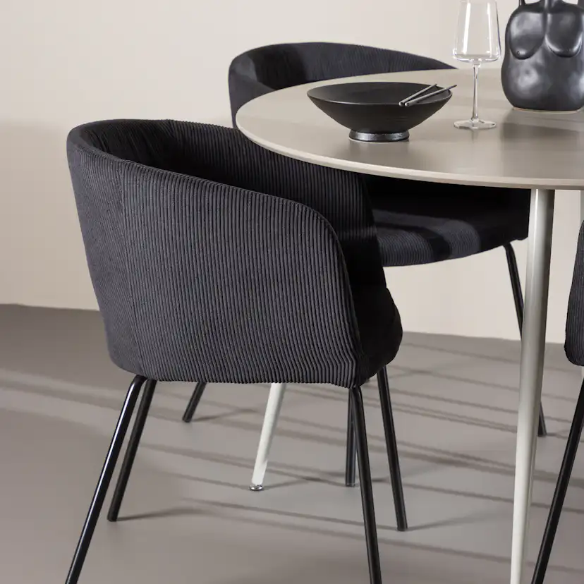 Matgrupp Venture Home Plaza Ø120 med 4 st Berit Stolar