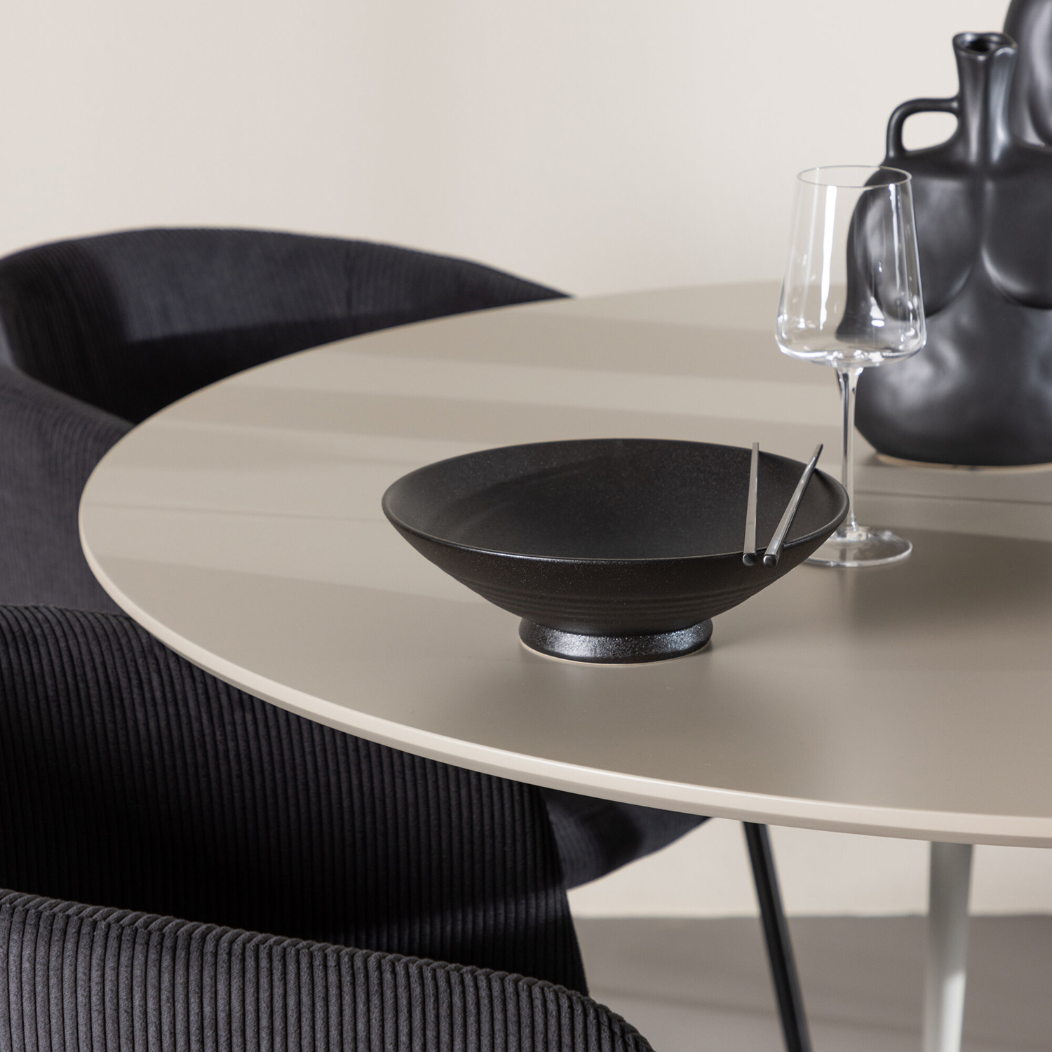 Matgrupp Venture Home Plaza Ø120 med 4 st Berit Stolar