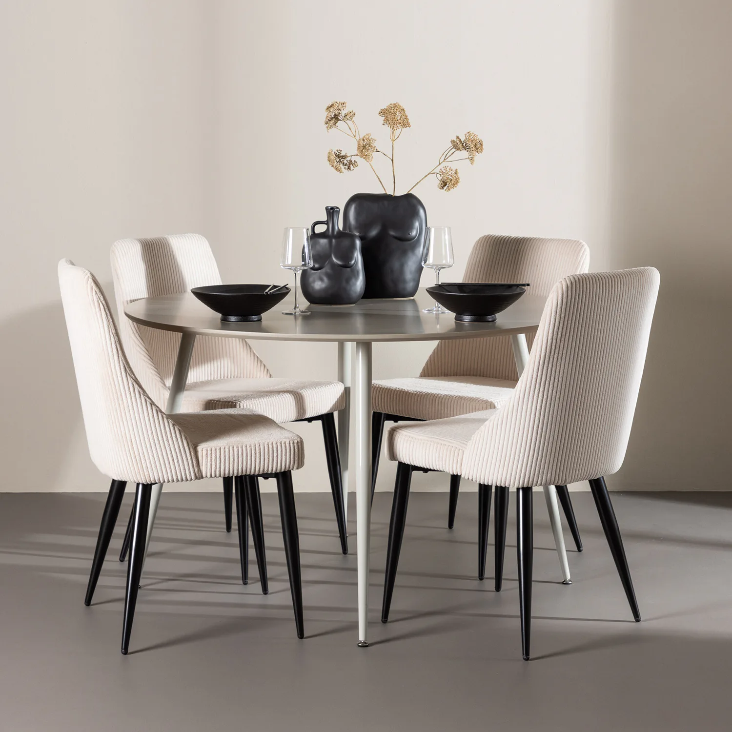 Matgrupp Venture Home Plaza Ø120 med 4 st Leone Stolar