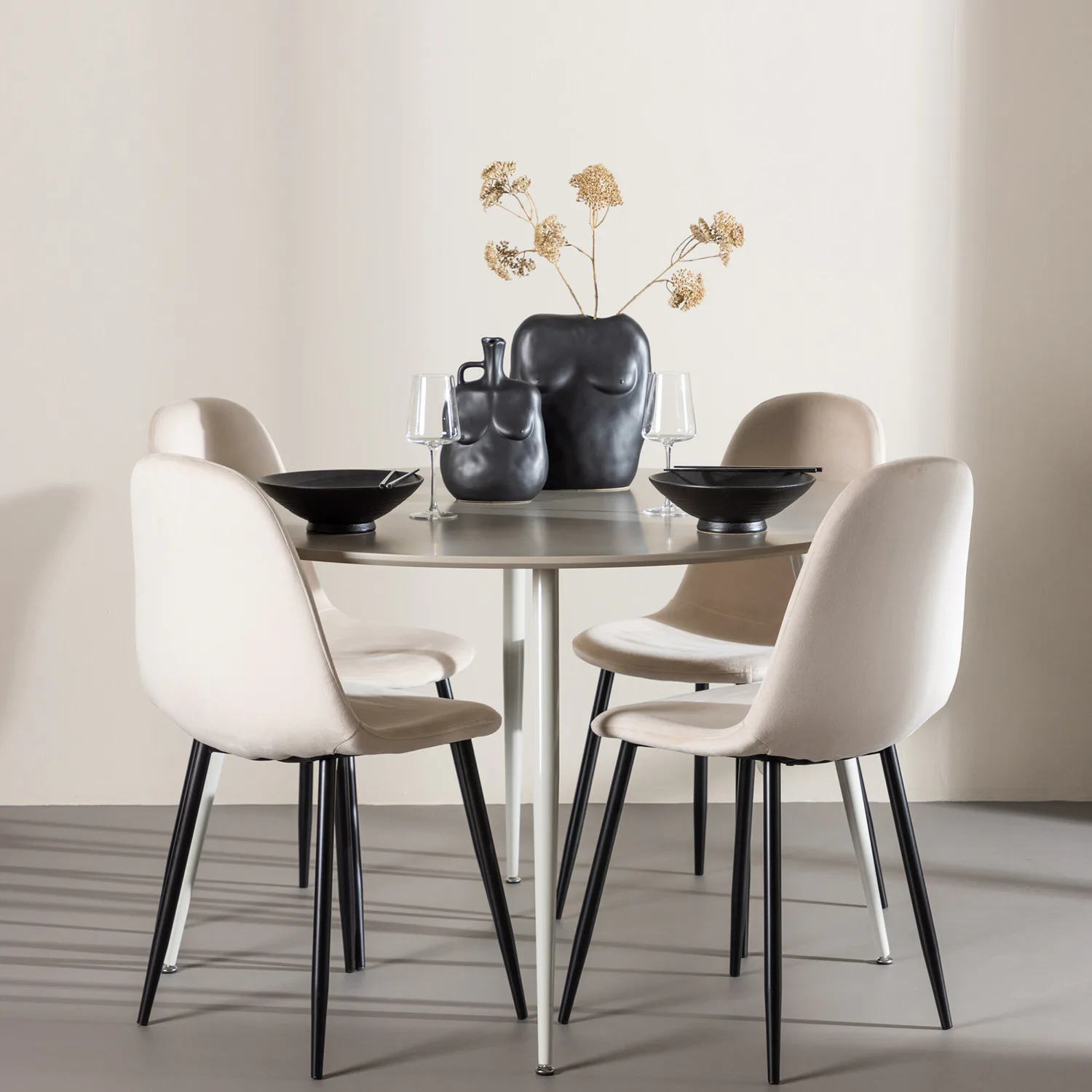 Matgrupp Venture Home Plaza Ø120 med 4 st Polar Stolar Sammet