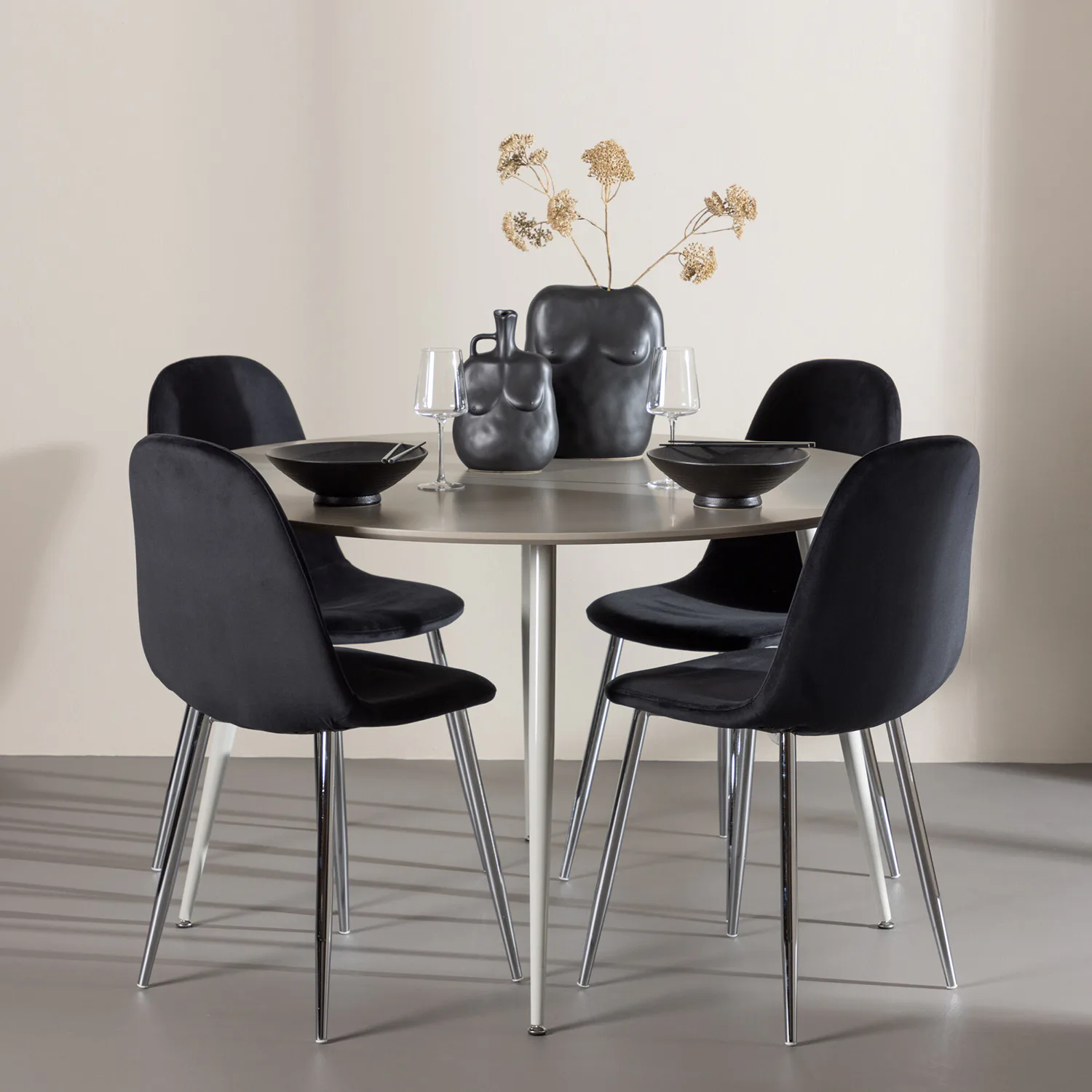 Matgrupp Venture Home Plaza Ø120 med 4 st Polar Stolar Sammet