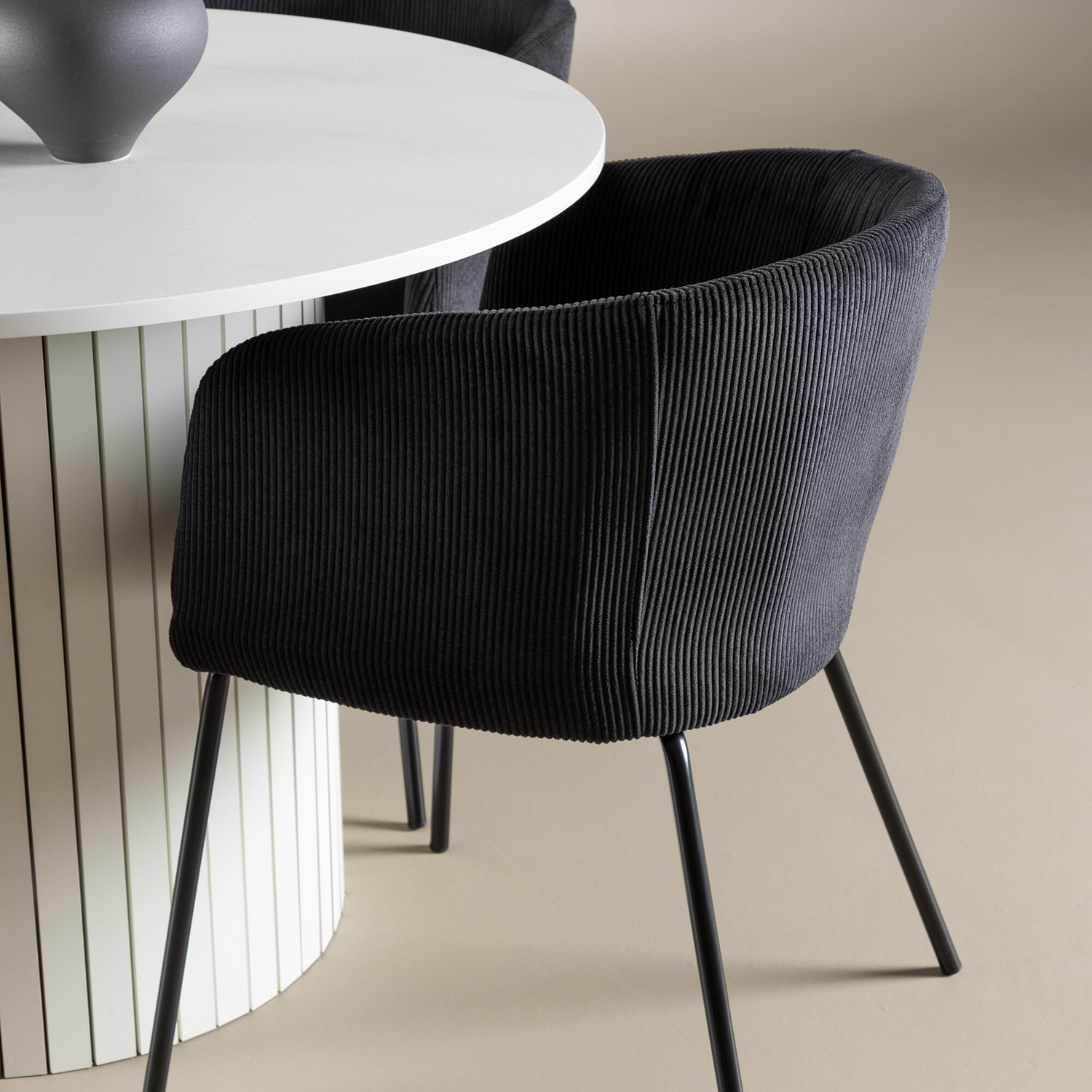 Matgrupp Venture Home Härön Ø110 med 4 st Berit Stolar