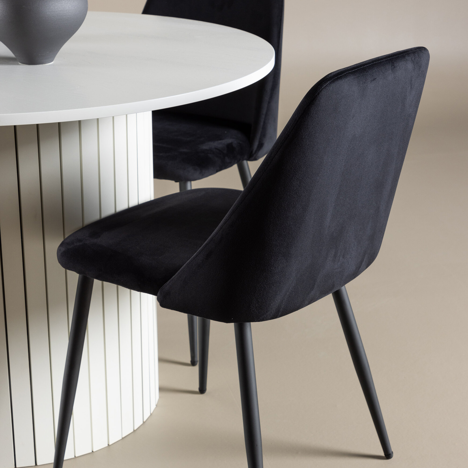 Matgrupp Venture Home Härön Ø110 med 4 st Night Stolar