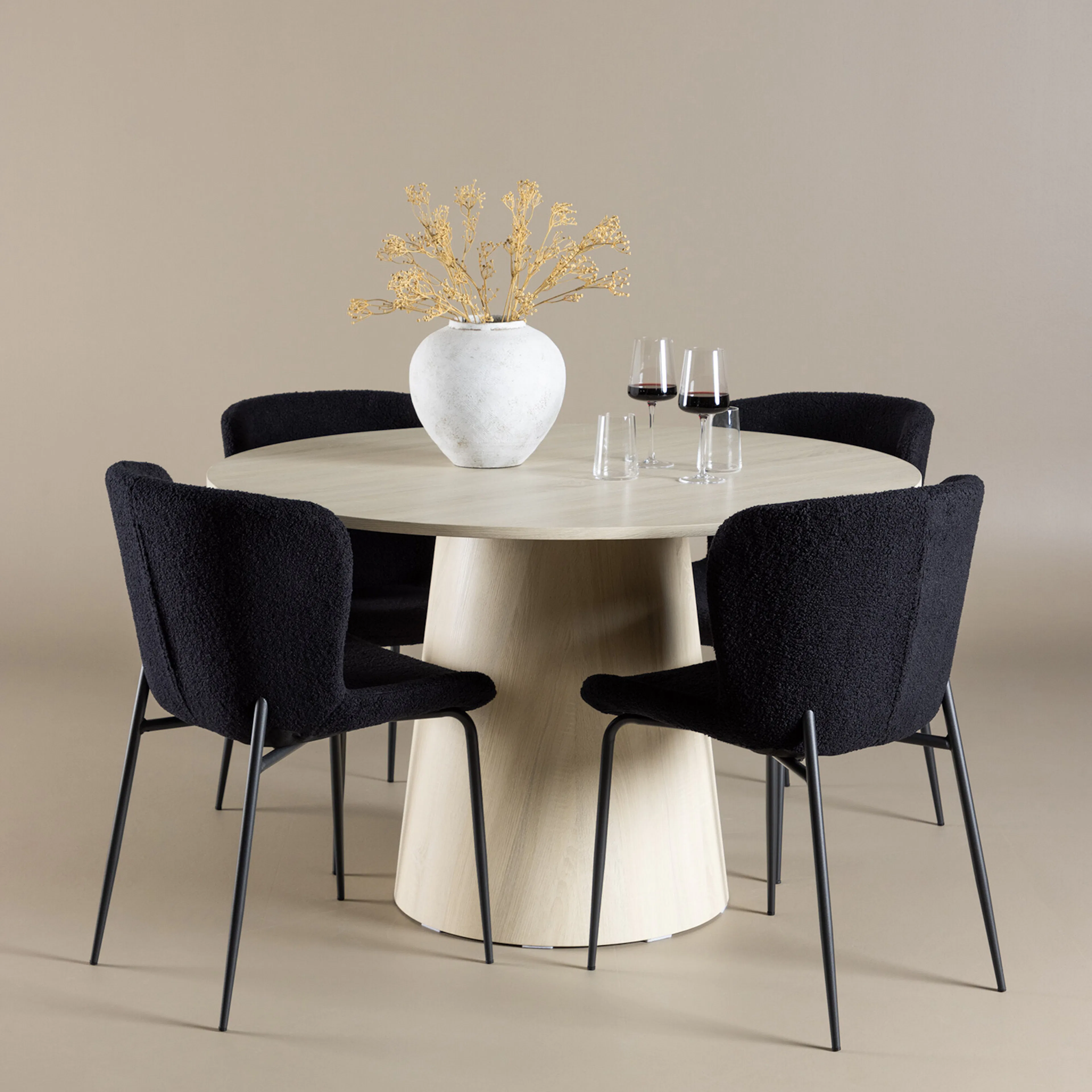 Matgrupp Venture Home Lanzo Ø120 med 4 st Modesto Stolar