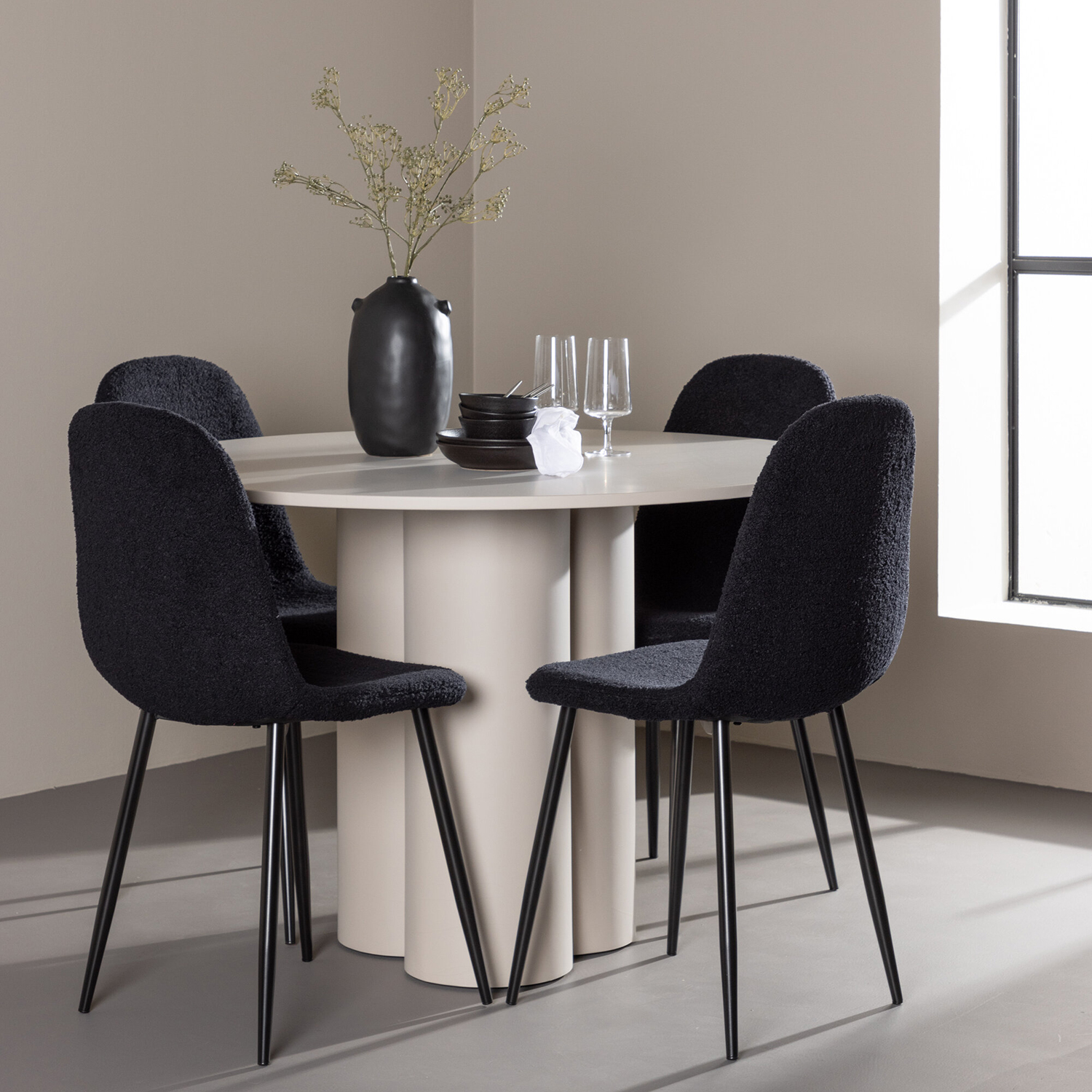 Matgrupp Venture Home Olivia Ø110 med 4 st Polar Stolar Teddy