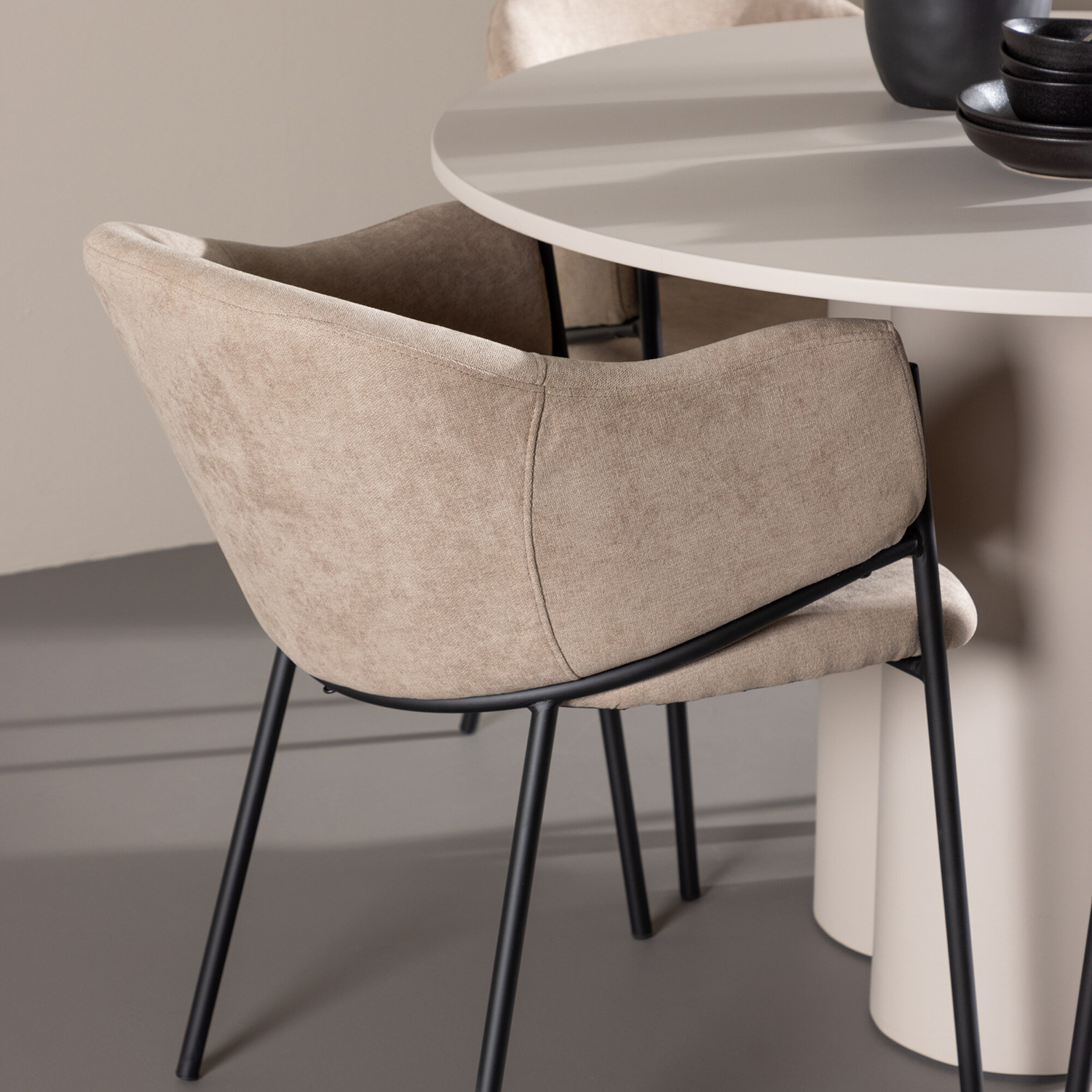 Matgrupp Venture Home Olivia Ø110 med 4 st Evelina Stolar