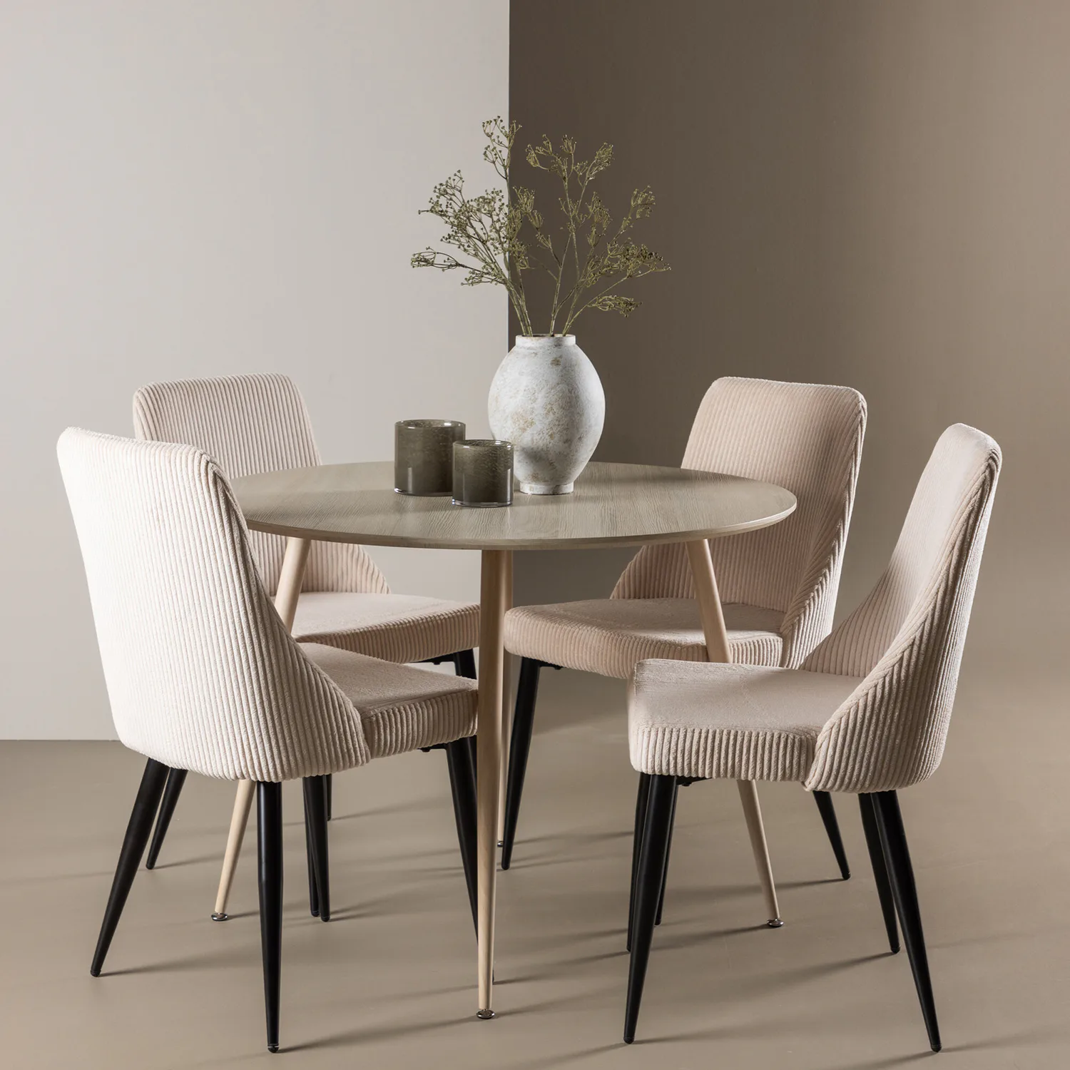 Matgrupp Venture Home Plaza Ø100 med 4 st Leone Stolar