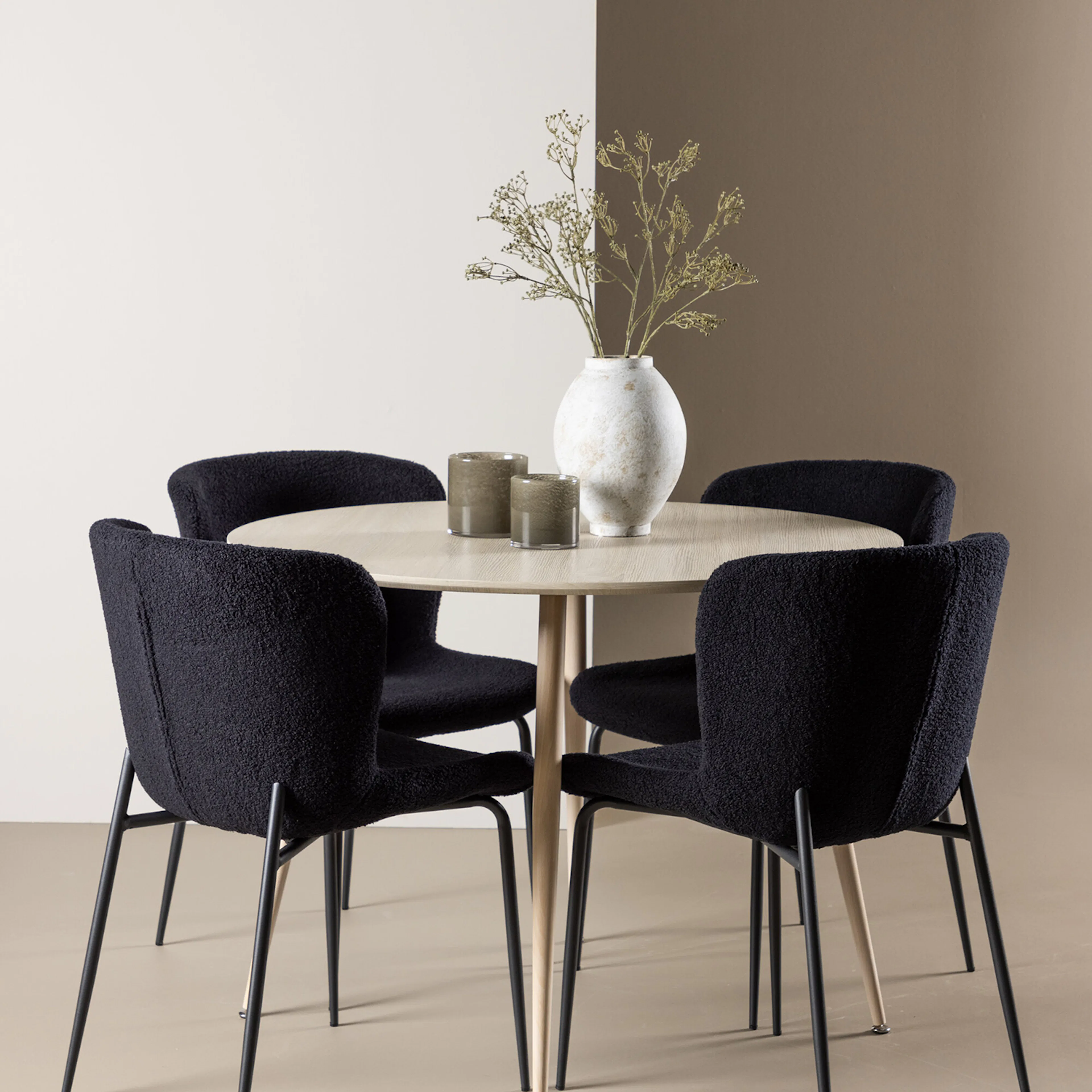 Matgrupp Venture Home Plaza Ø100 med 4 st Modesto Stolar