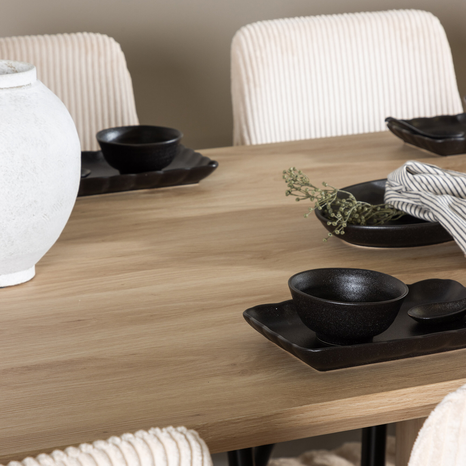 Matgrupp Venture Home Olivia 210 med 6 st Leone Stolar